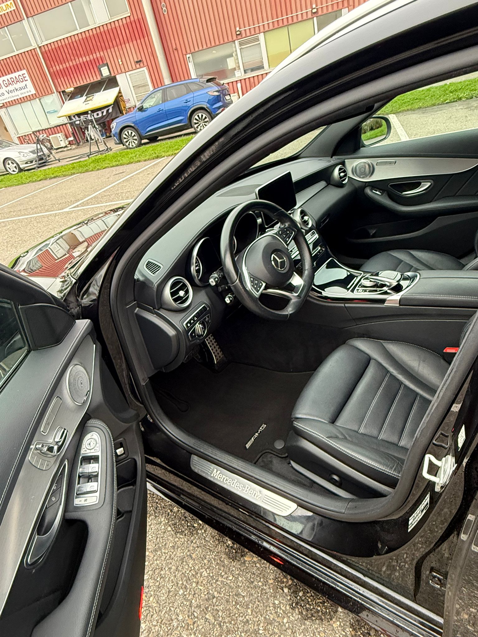 MERCEDES-BENZ C 400 AMG Line 4Matic 7G-Tronic-image-10