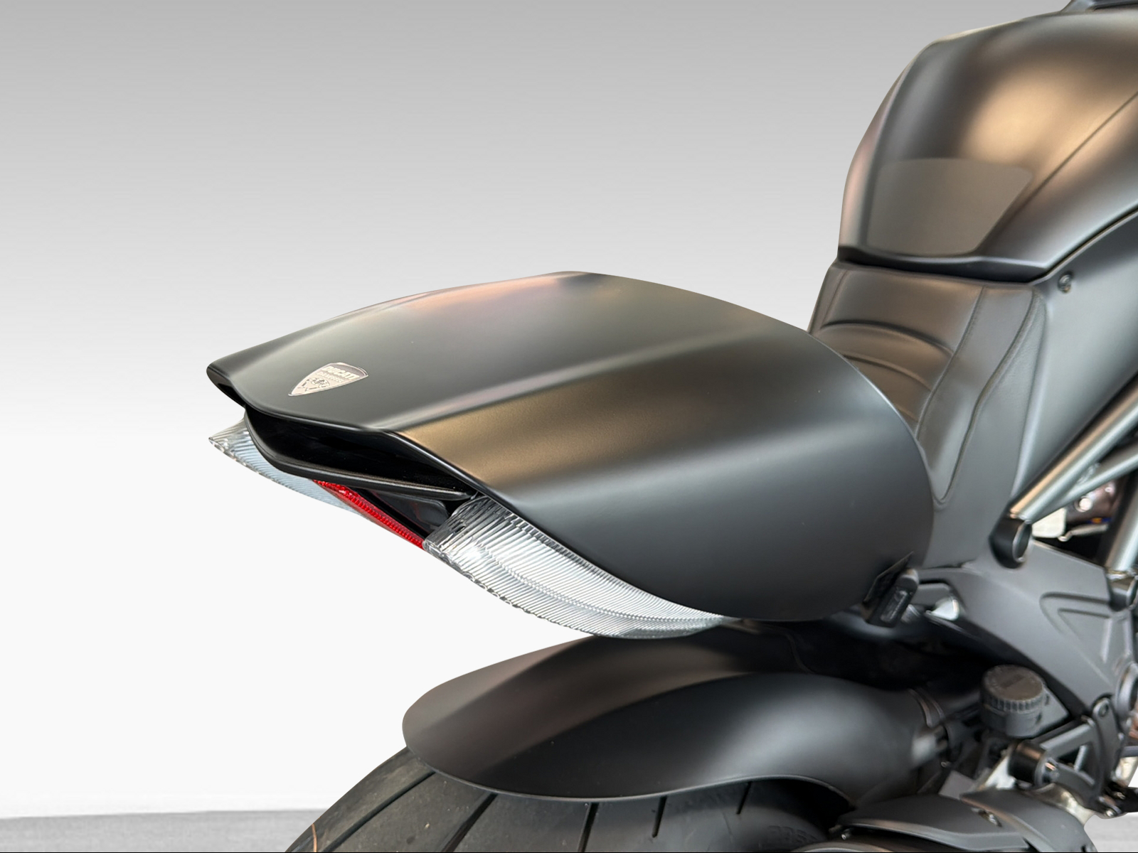 DUCATI 1200 Diavel Dark ABS-image-8