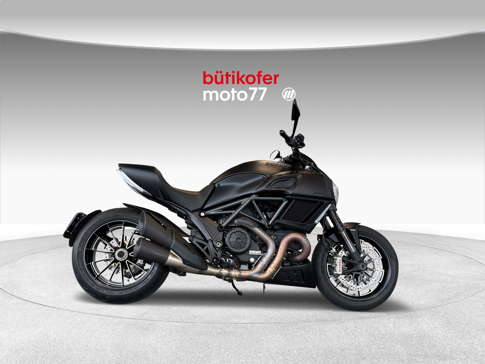 DUCATI 1200 Diavel Dark ABS-image-2