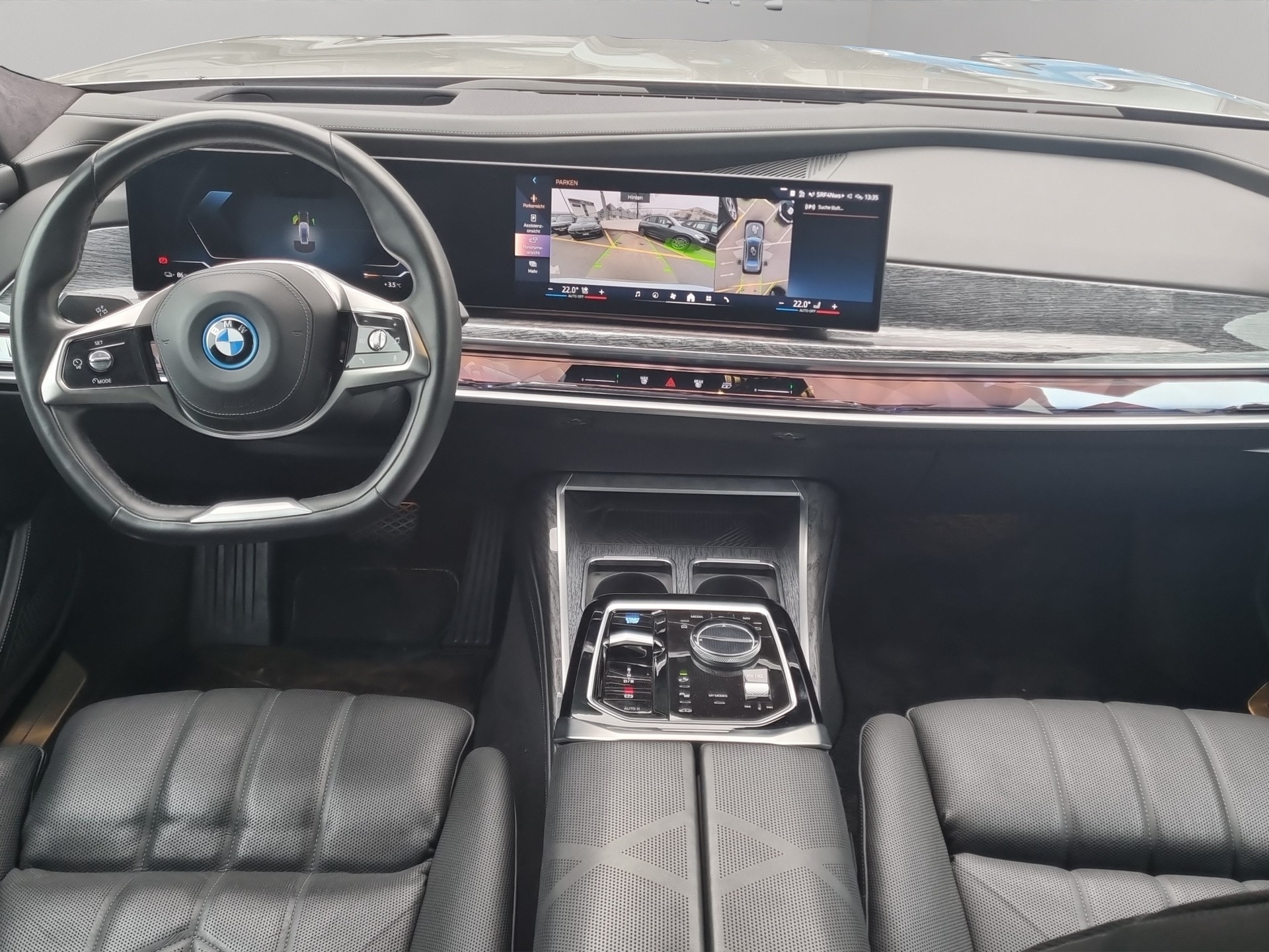 BMW i7 xDrive 60-image-15