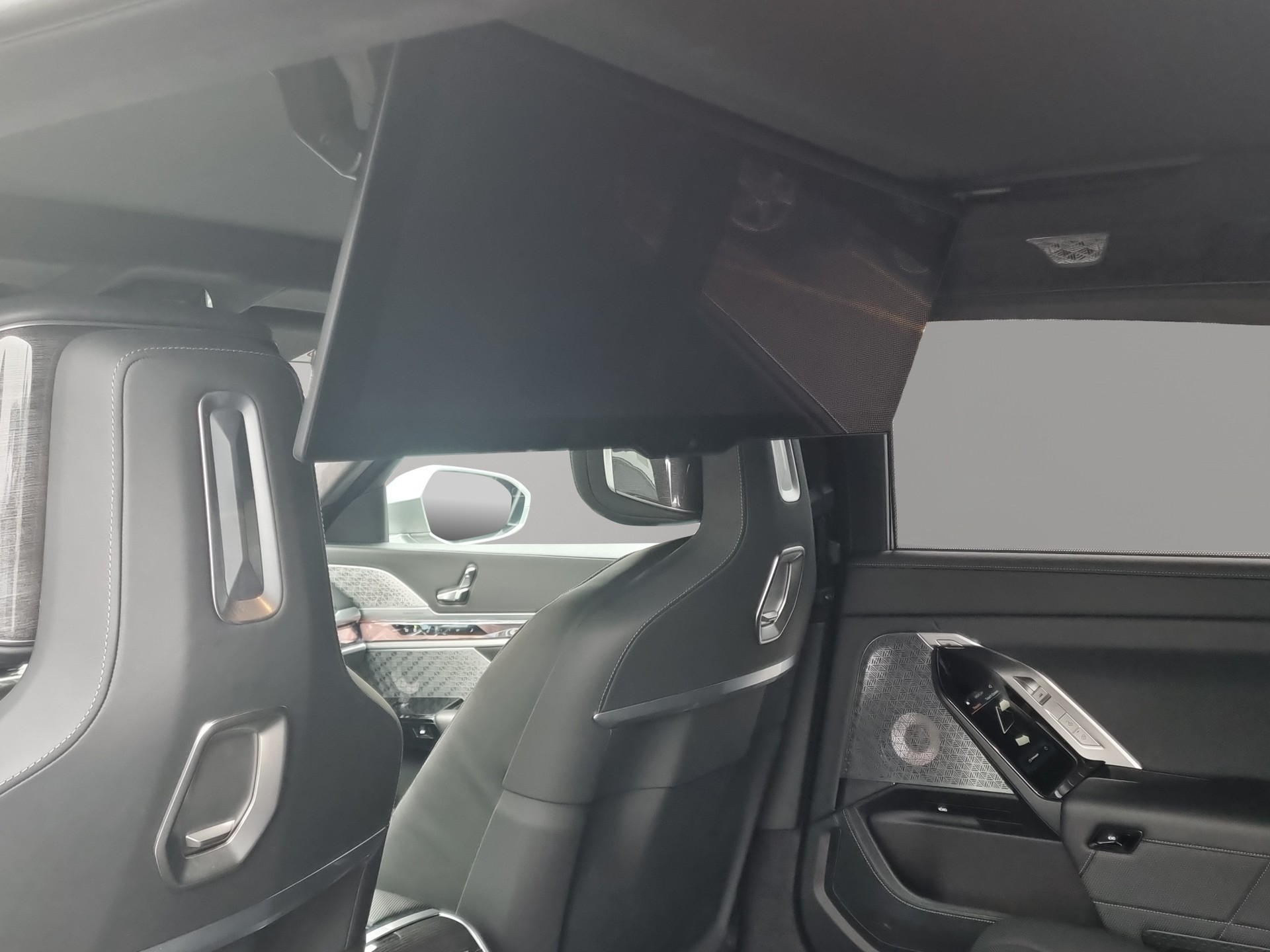 BMW i7 xDrive 60-image-12