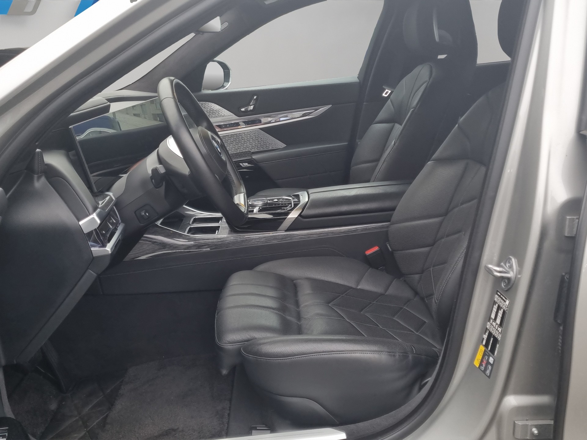 BMW i7 xDrive 60-image-10