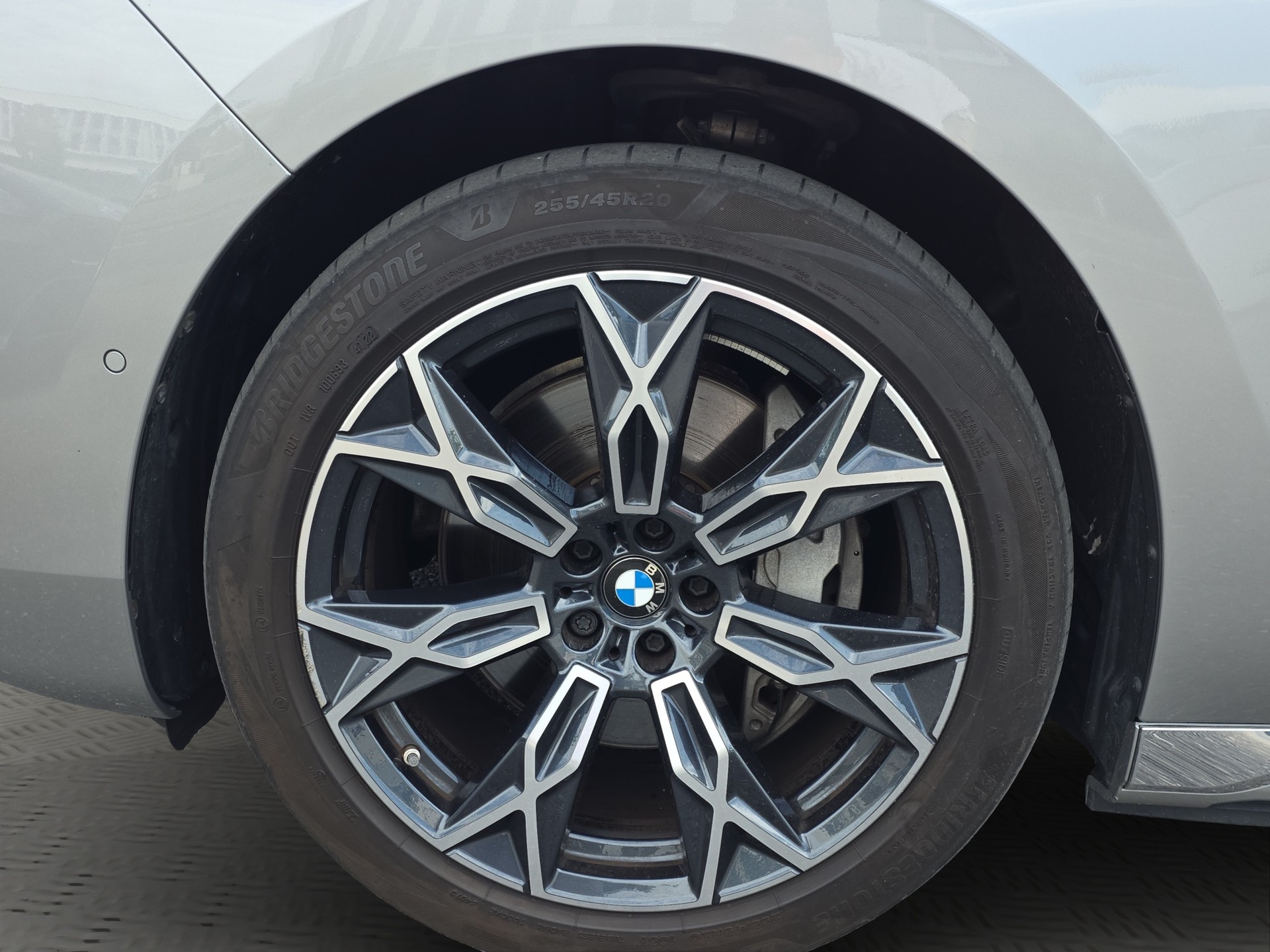 BMW i7 xDrive 60-image-8
