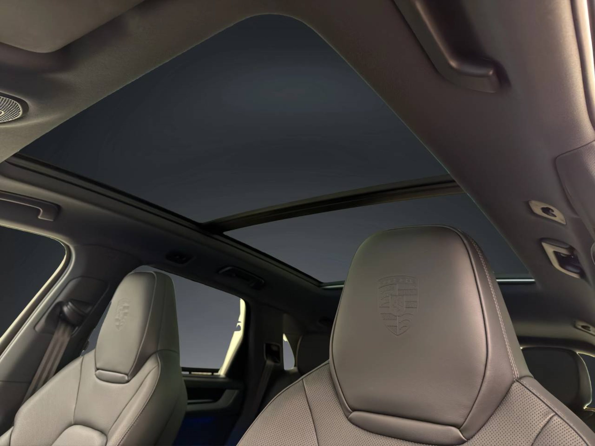 PORSCHE Cayenne E-Hybrid Black Edition-image-17