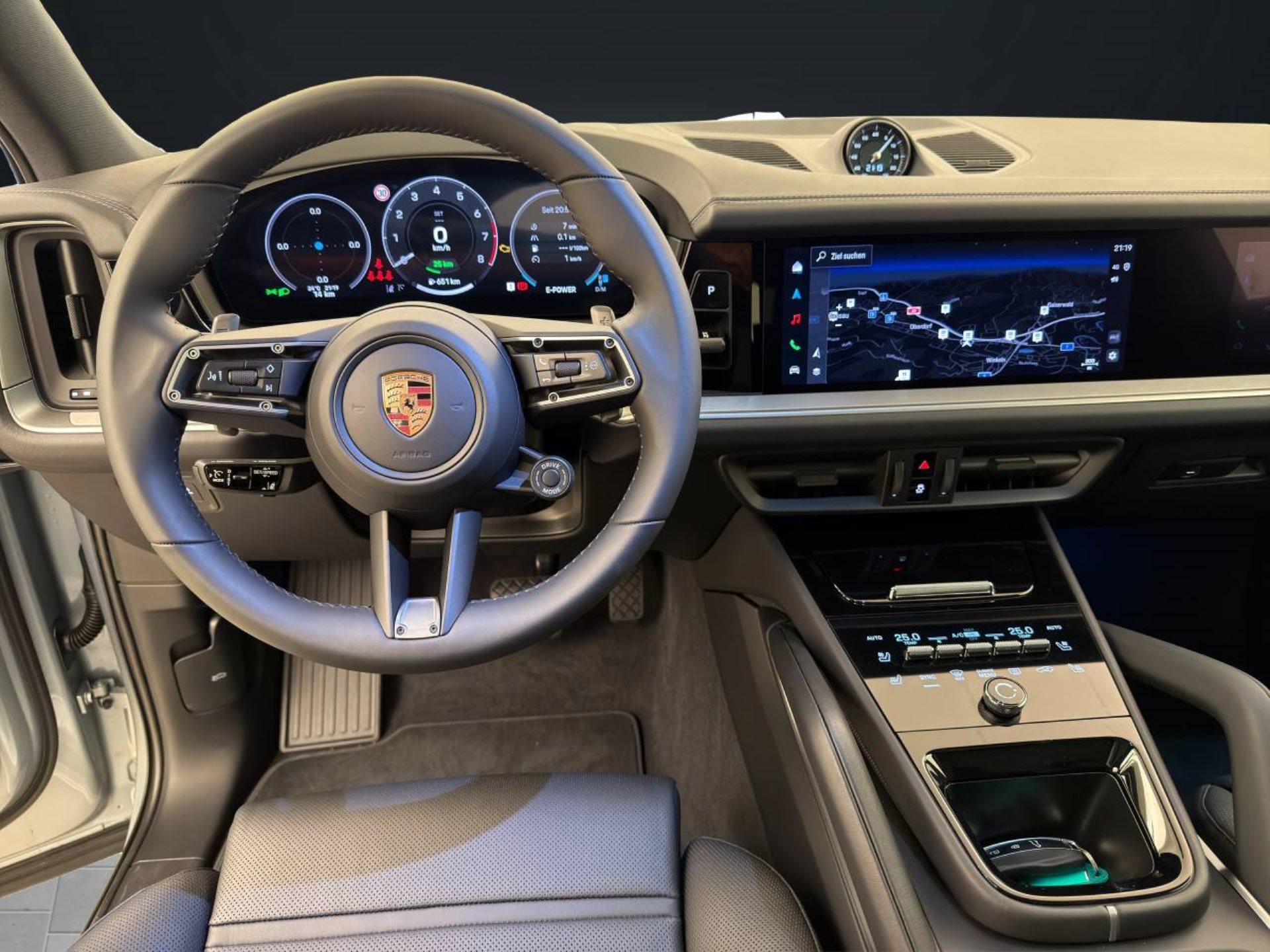 PORSCHE Cayenne E-Hybrid Black Edition-image-22