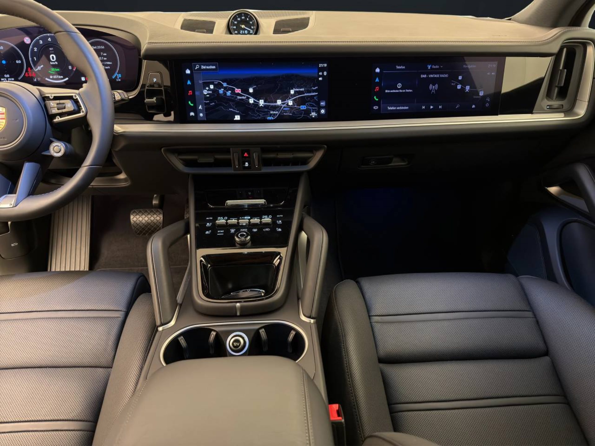 PORSCHE Cayenne E-Hybrid Black Edition-image-21