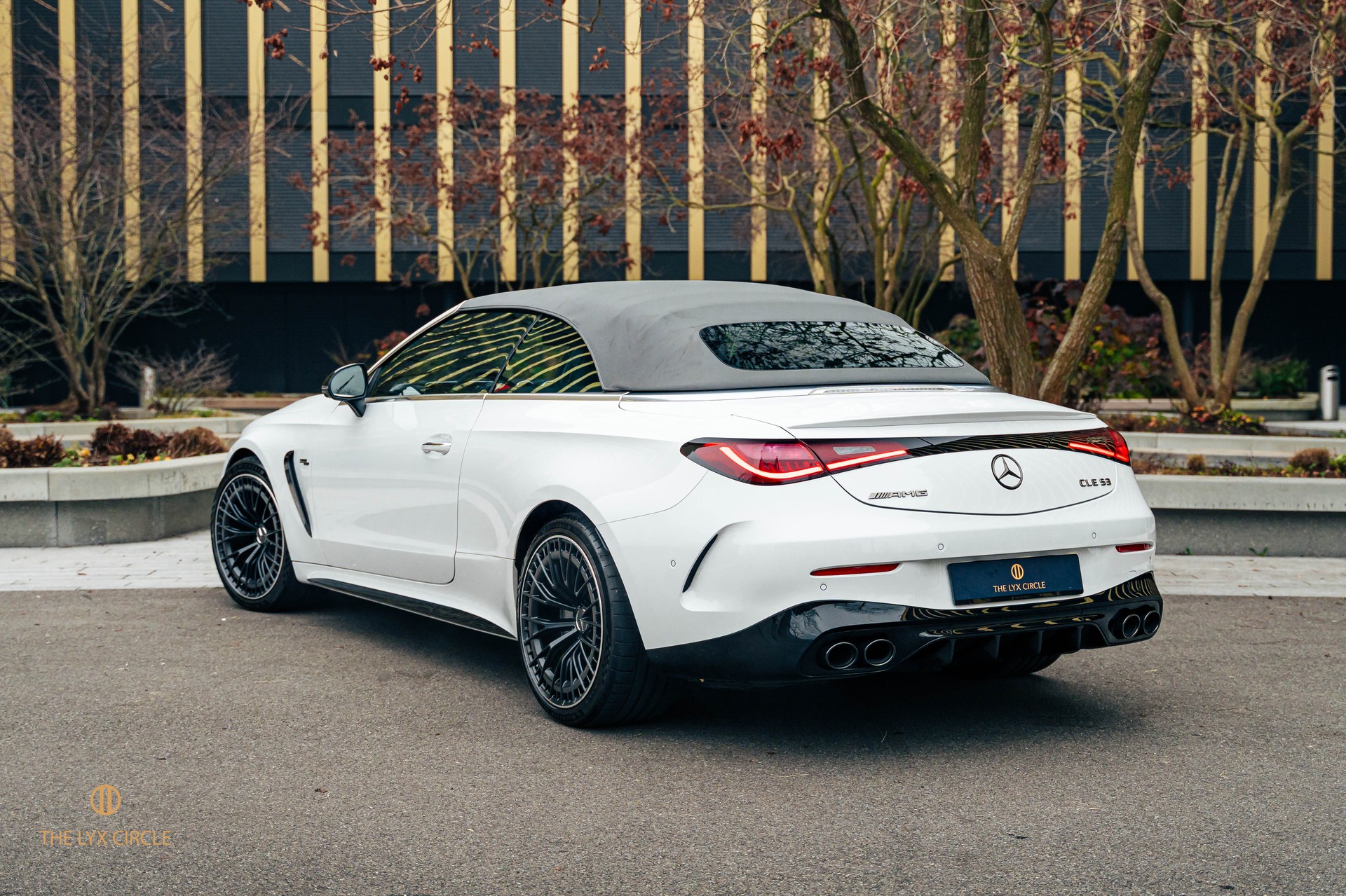 MERCEDES-BENZ CLE AMG 53 Cabrio 4Matic+ 9G-Tronic-image-5