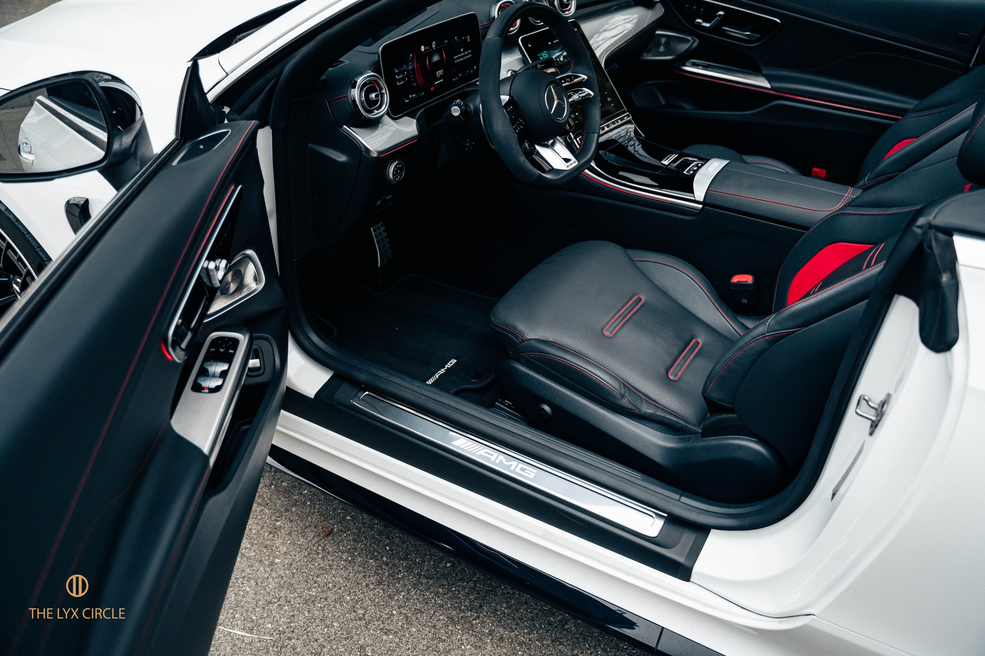 MERCEDES-BENZ CLE AMG 53 Cabrio 4Matic+ 9G-Tronic-image-7