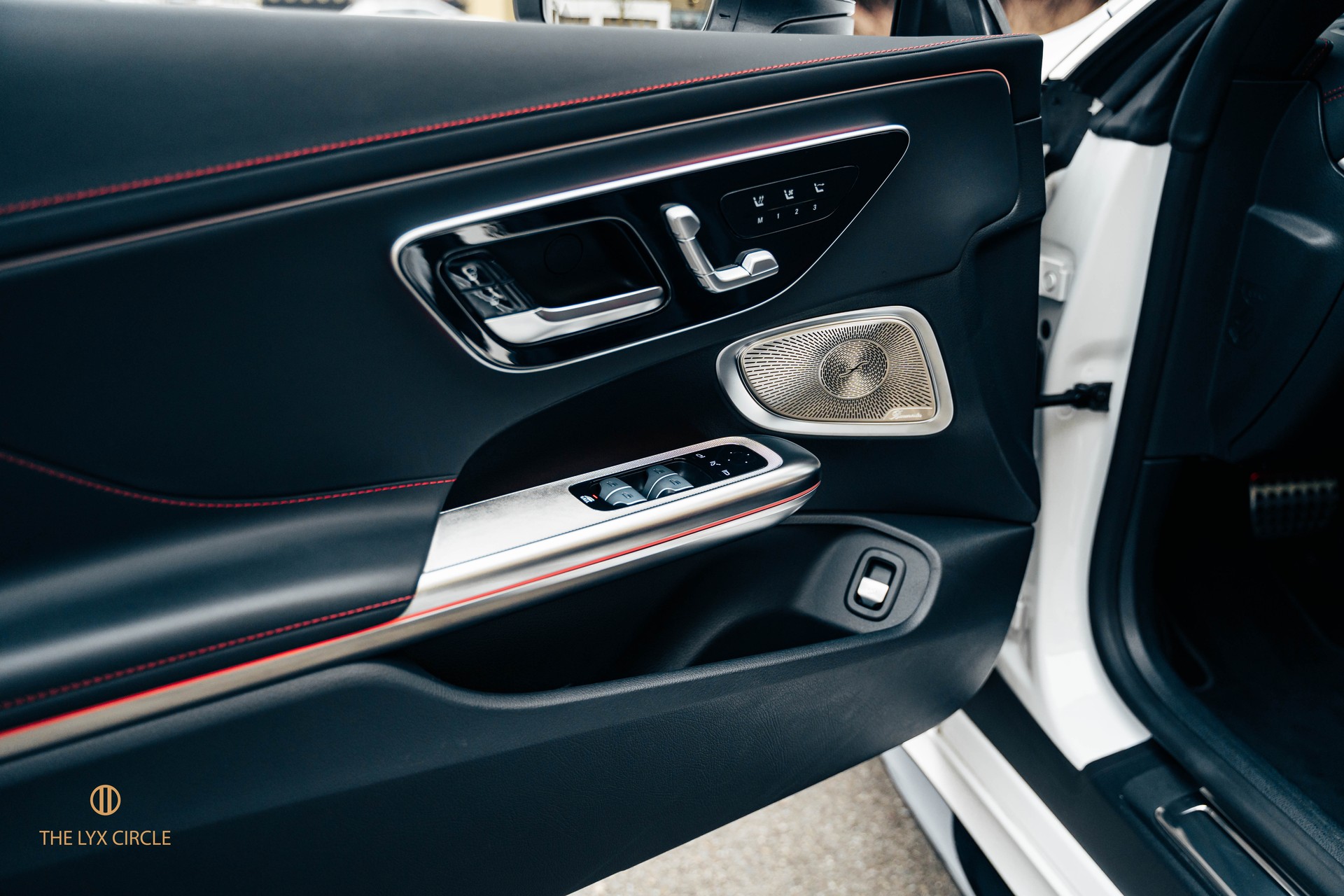 MERCEDES-BENZ CLE AMG 53 Cabrio 4Matic+ 9G-Tronic-image-12
