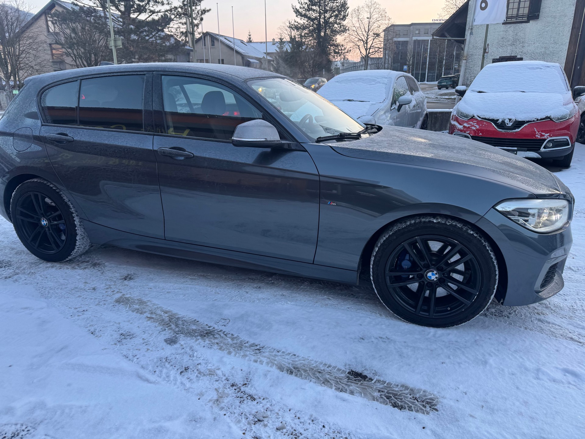 BMW M135i xDrive Steptronic-showroom-element-3