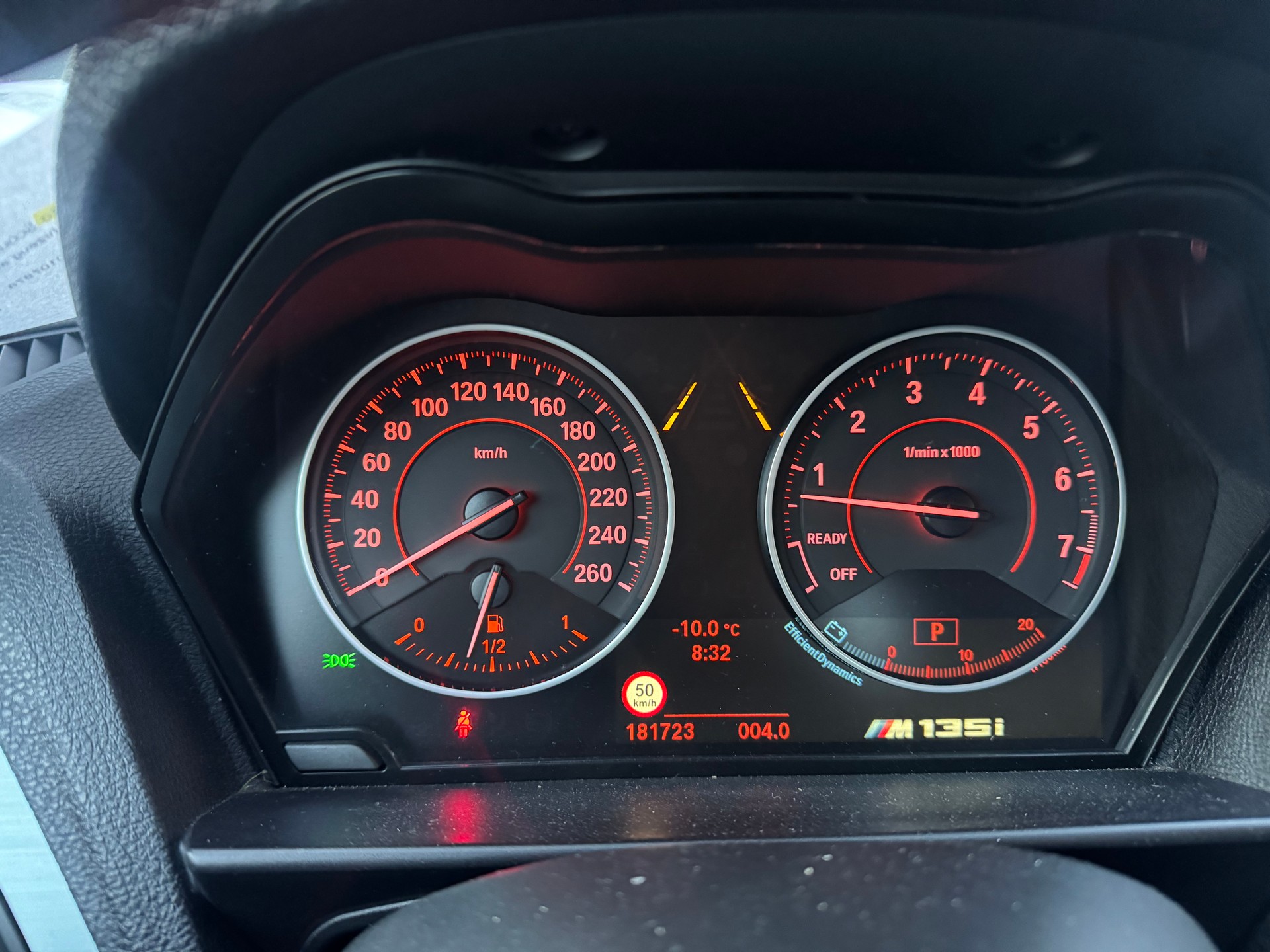 BMW M135i xDrive Steptronic-image-11