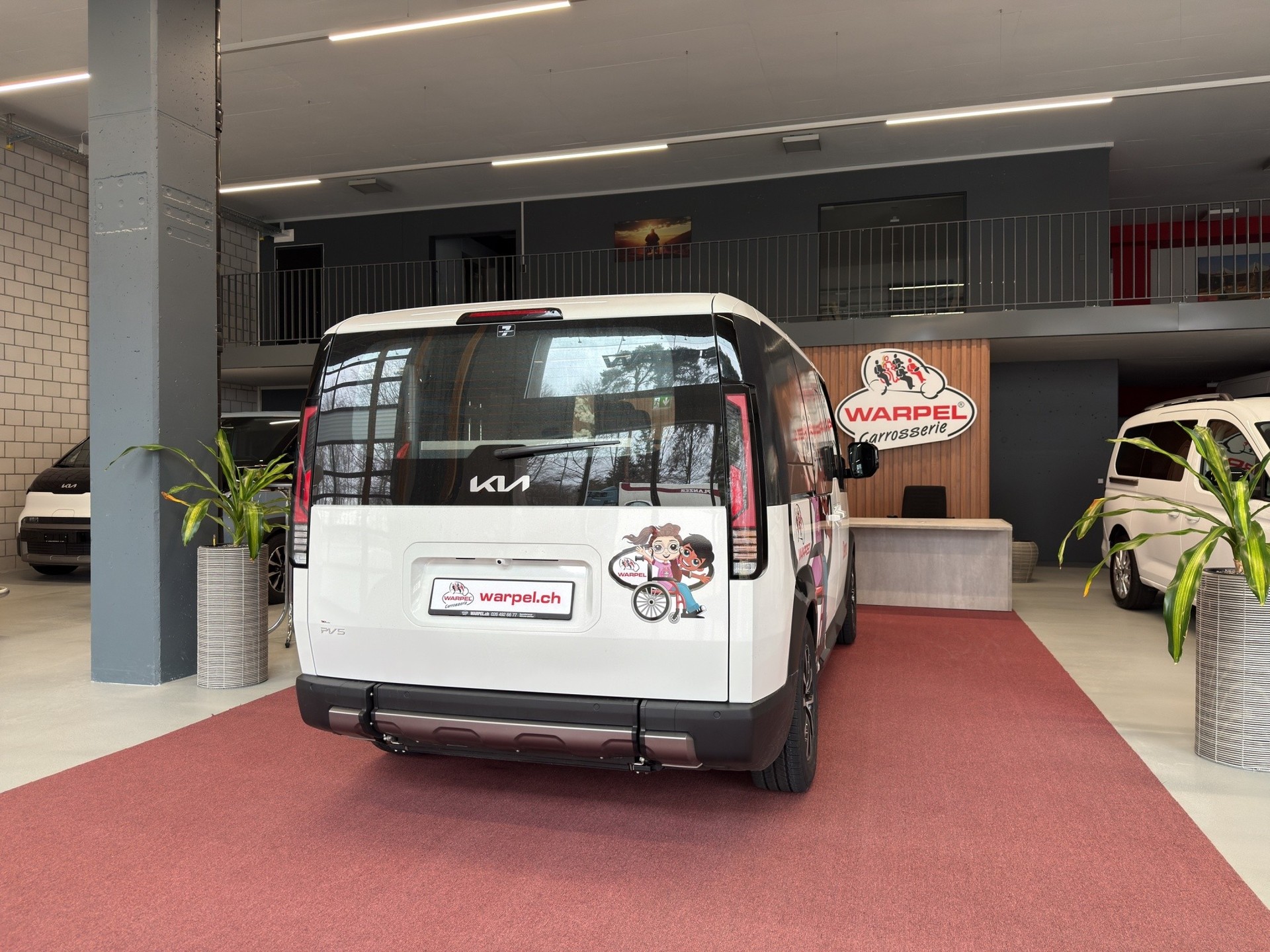 KIA PV5 Passenger 71.2 kWh-image-12