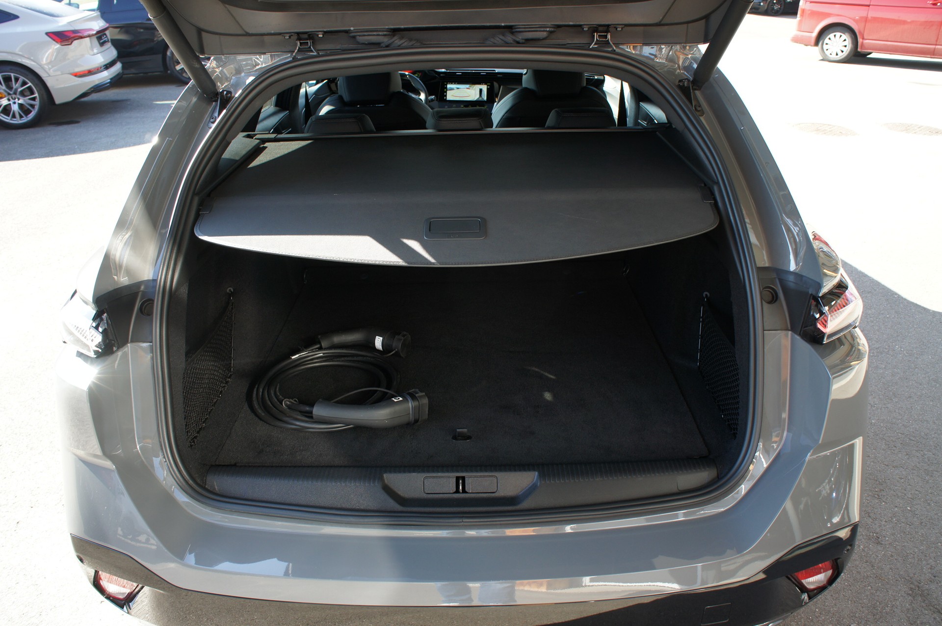 PEUGEOT 308 SW 1.6 PHEV 180 GT-image-11