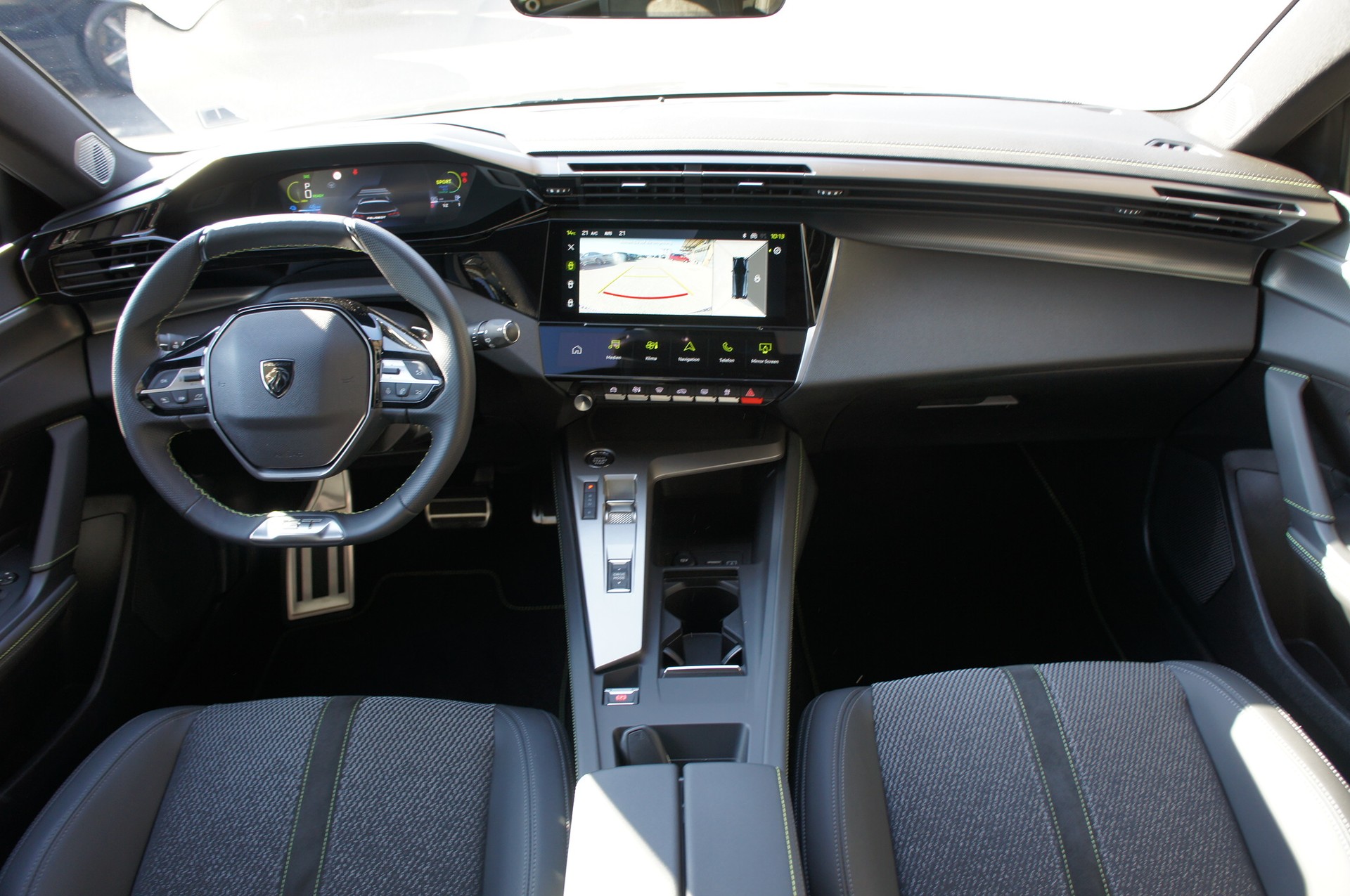 PEUGEOT 308 SW 1.6 PHEV 180 GT-image-10