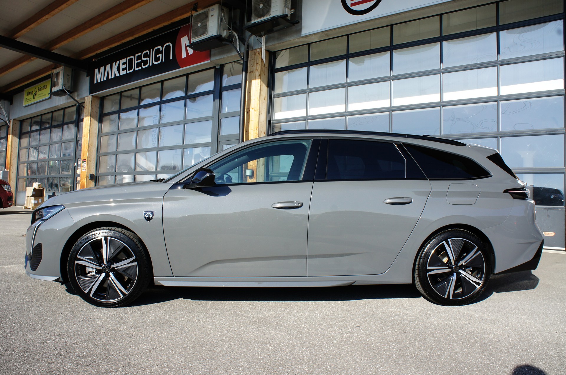 PEUGEOT 308 SW 1.6 PHEV 180 GT-showroom-element-1