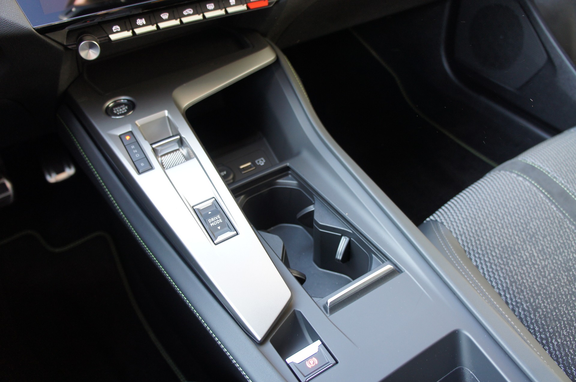 PEUGEOT 308 SW 1.6 PHEV 180 GT-image-16