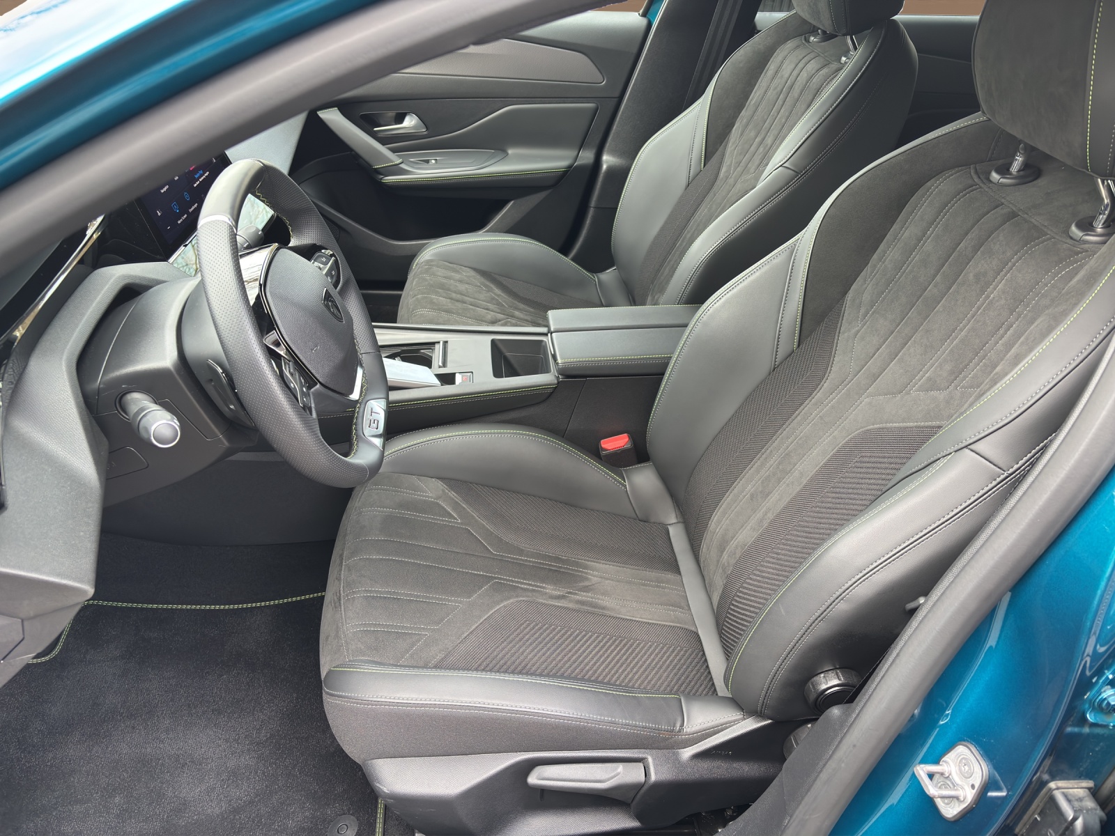 PEUGEOT 408 1.6 PHEV 180 GT-image-8