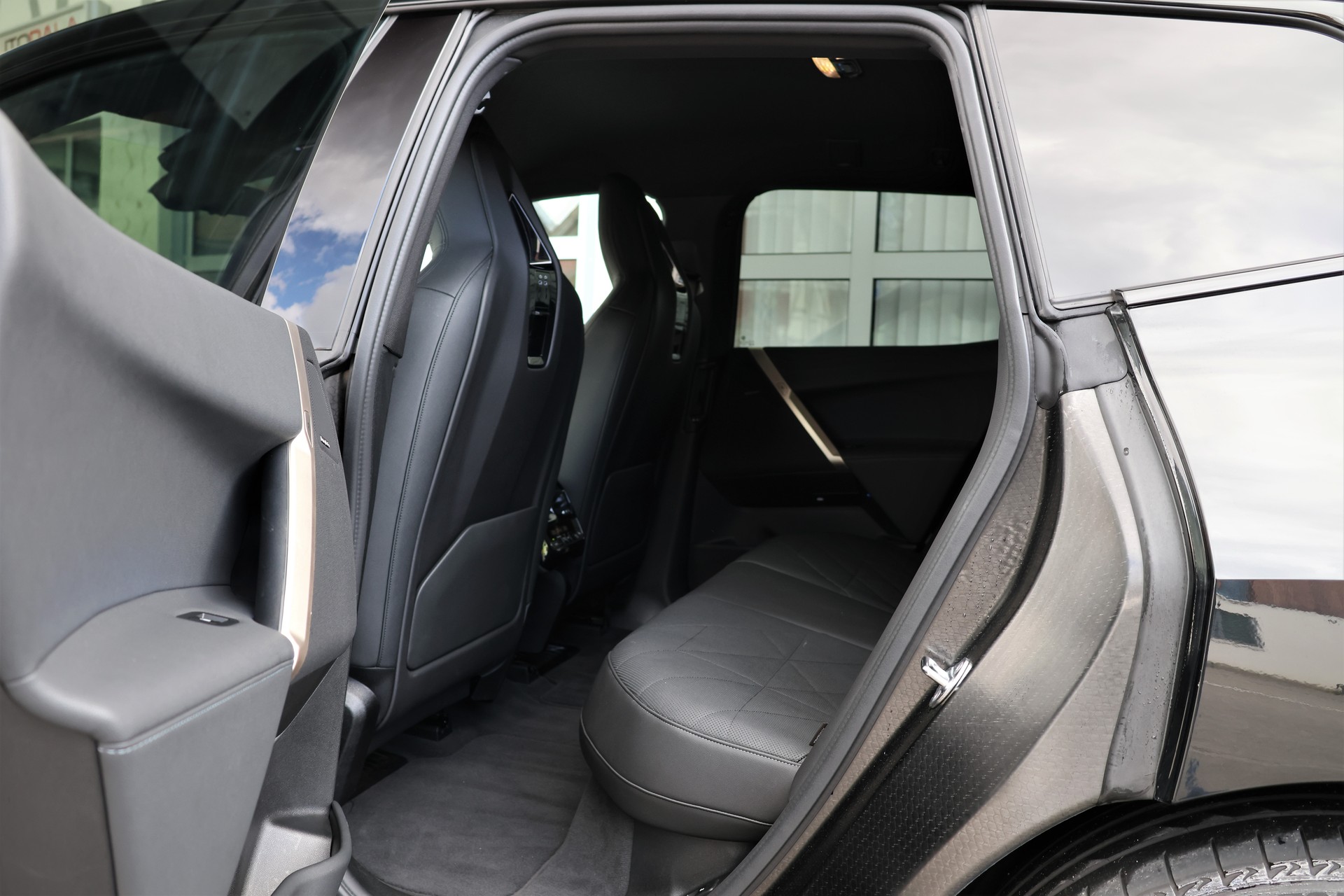 BMW iX xDrive40 Launch Edition (CH)-image-12