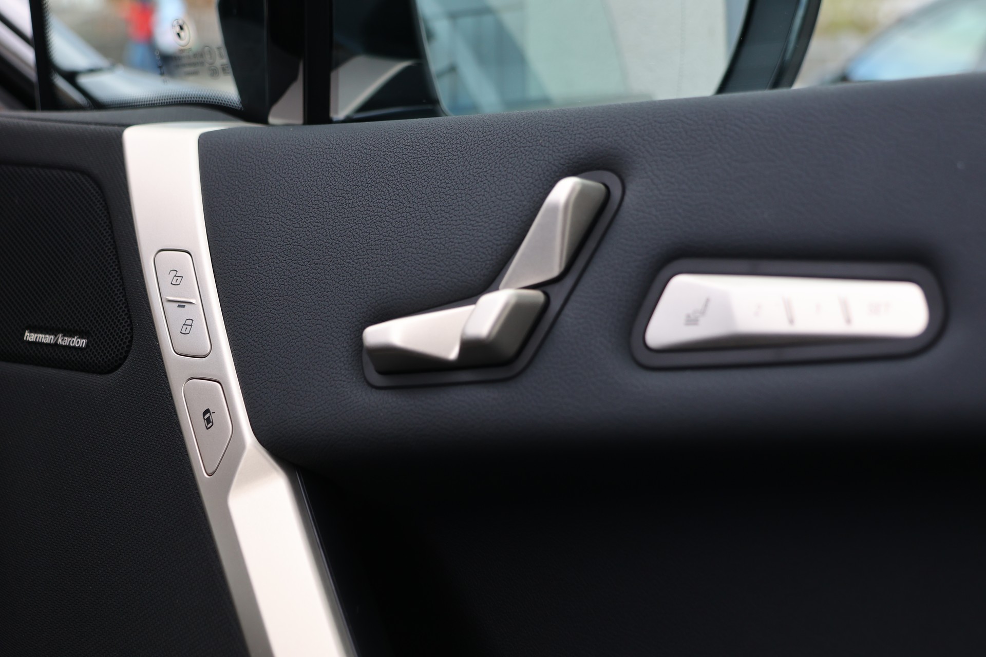 BMW iX xDrive40 Launch Edition (CH)-image-21