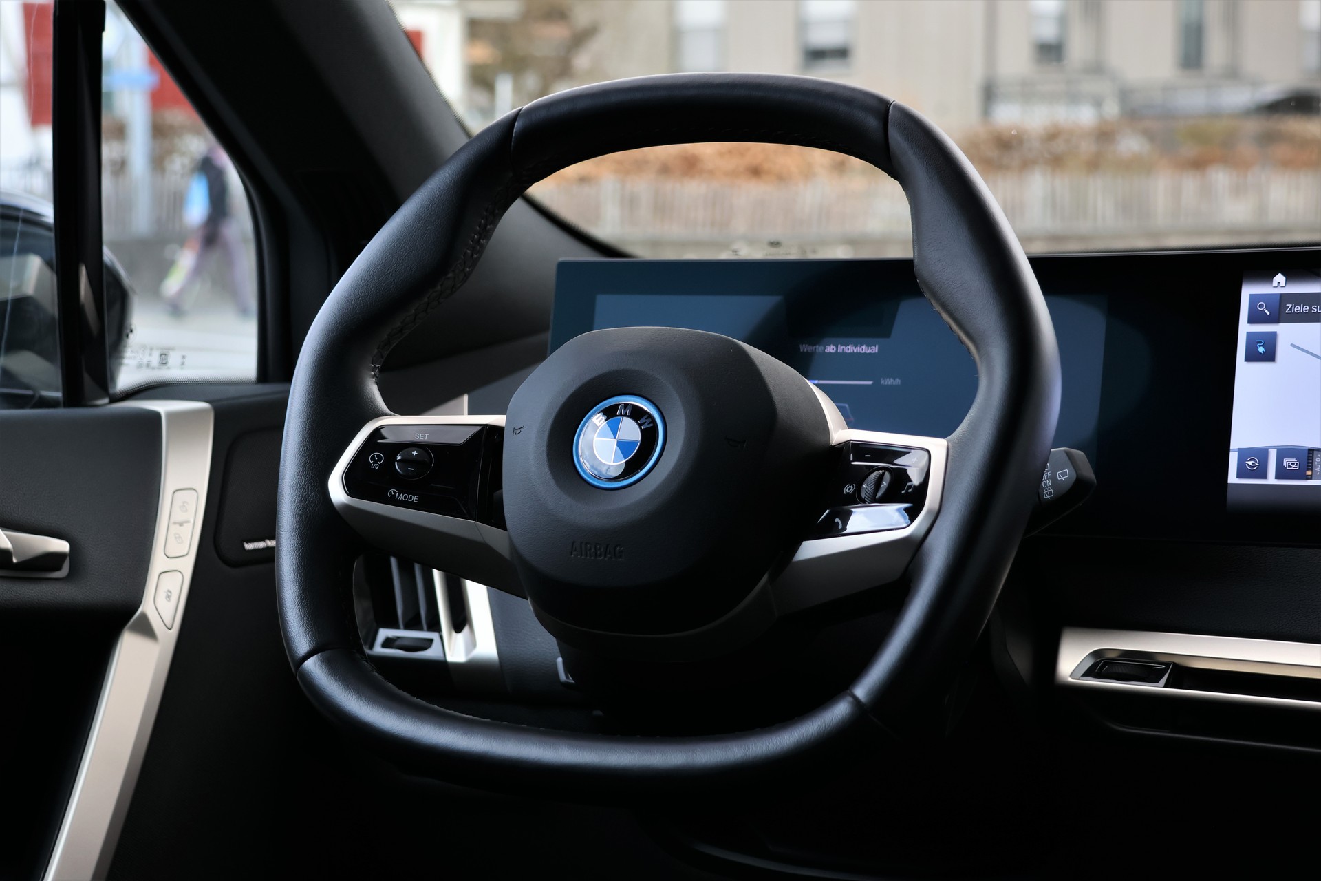 BMW iX xDrive40 Launch Edition (CH)-image-15