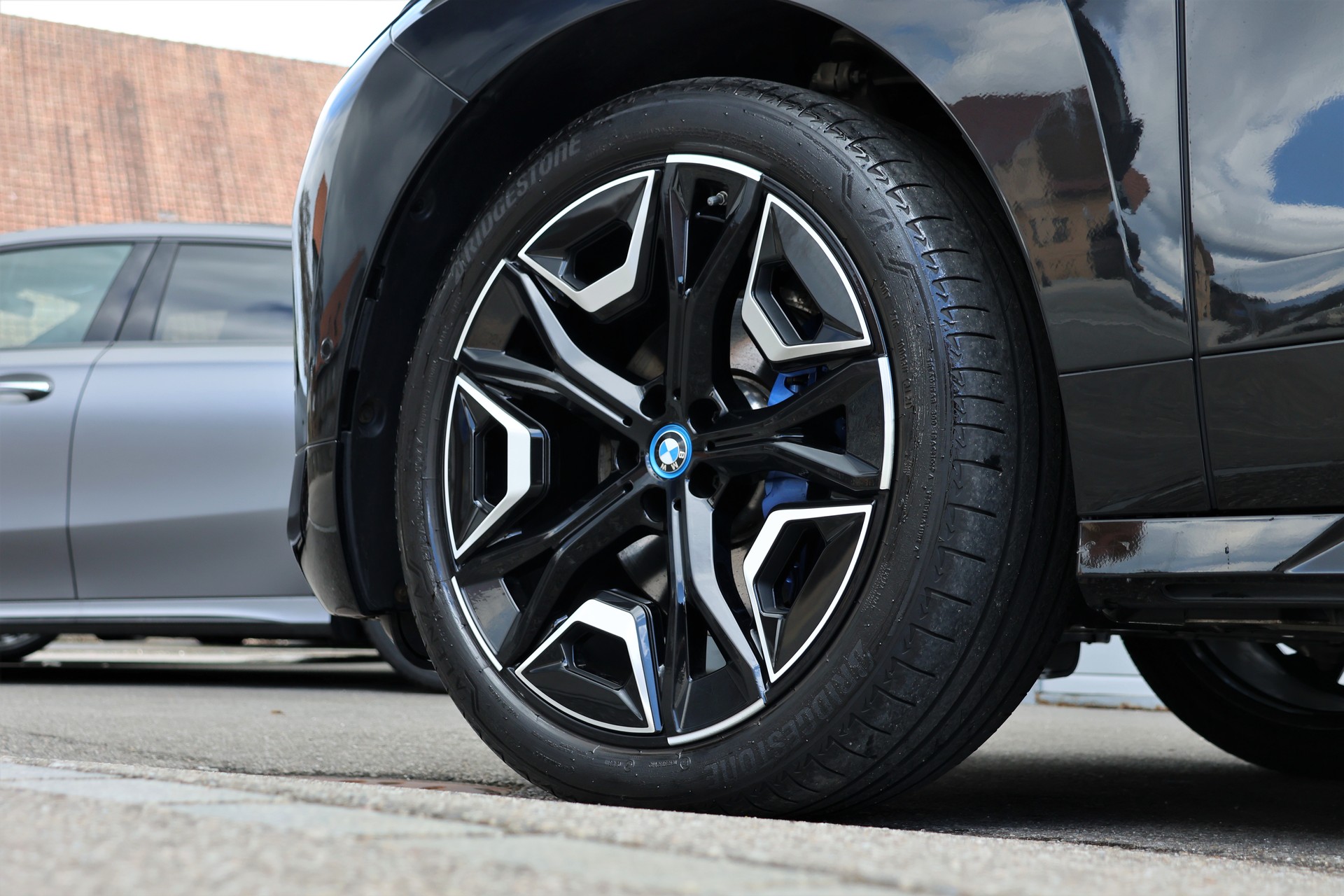 BMW iX xDrive40 Launch Edition (CH)-image-7