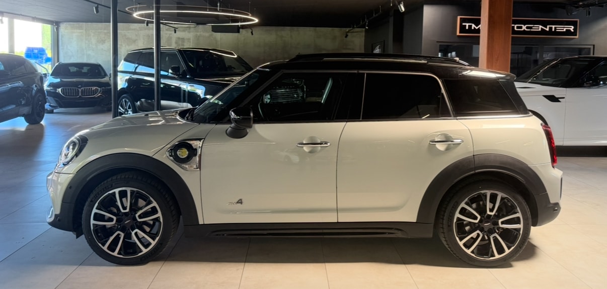 MINI Countryman Cooper SE ALL4 PHEV Steptronic-image-2