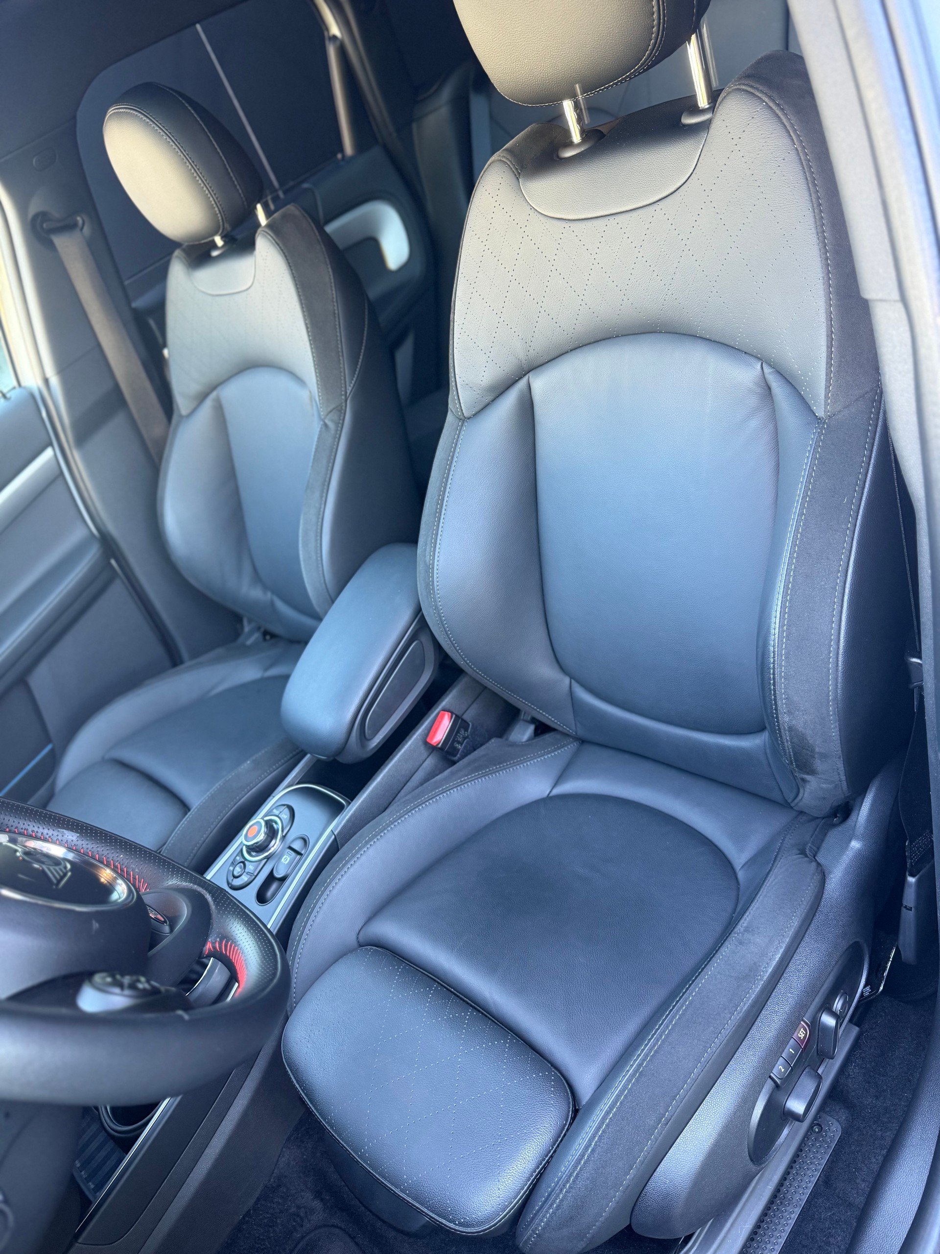 MINI Countryman Cooper SE ALL4 PHEV Steptronic-image-5