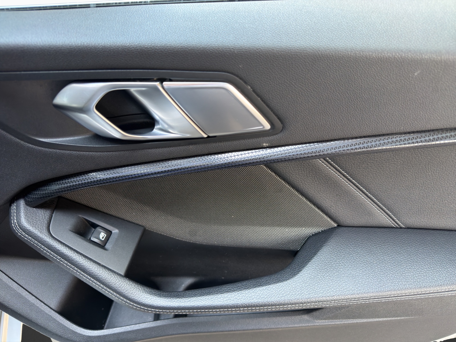 BMW 120d xDrive Steptronic Luxury Line-image-16