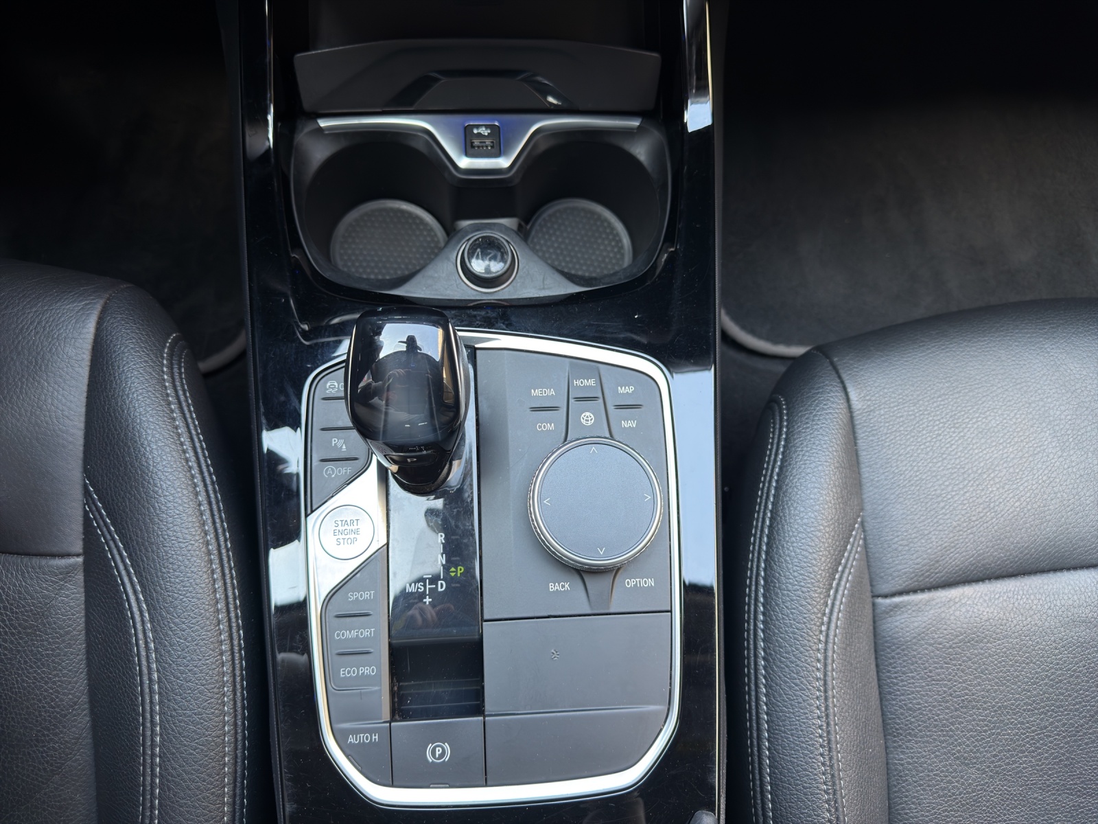 BMW 120d xDrive Steptronic Luxury Line-image-22