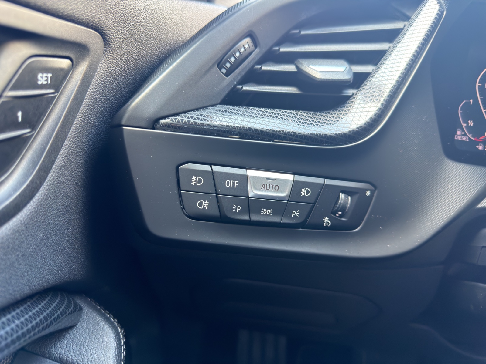 BMW 120d xDrive Steptronic Luxury Line-image-25