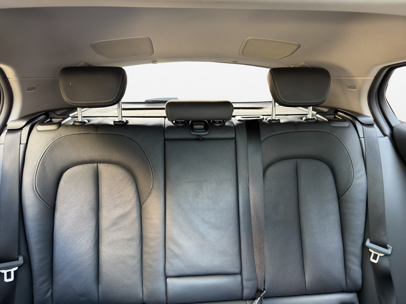 BMW 120d xDrive Steptronic Luxury Line-image-17