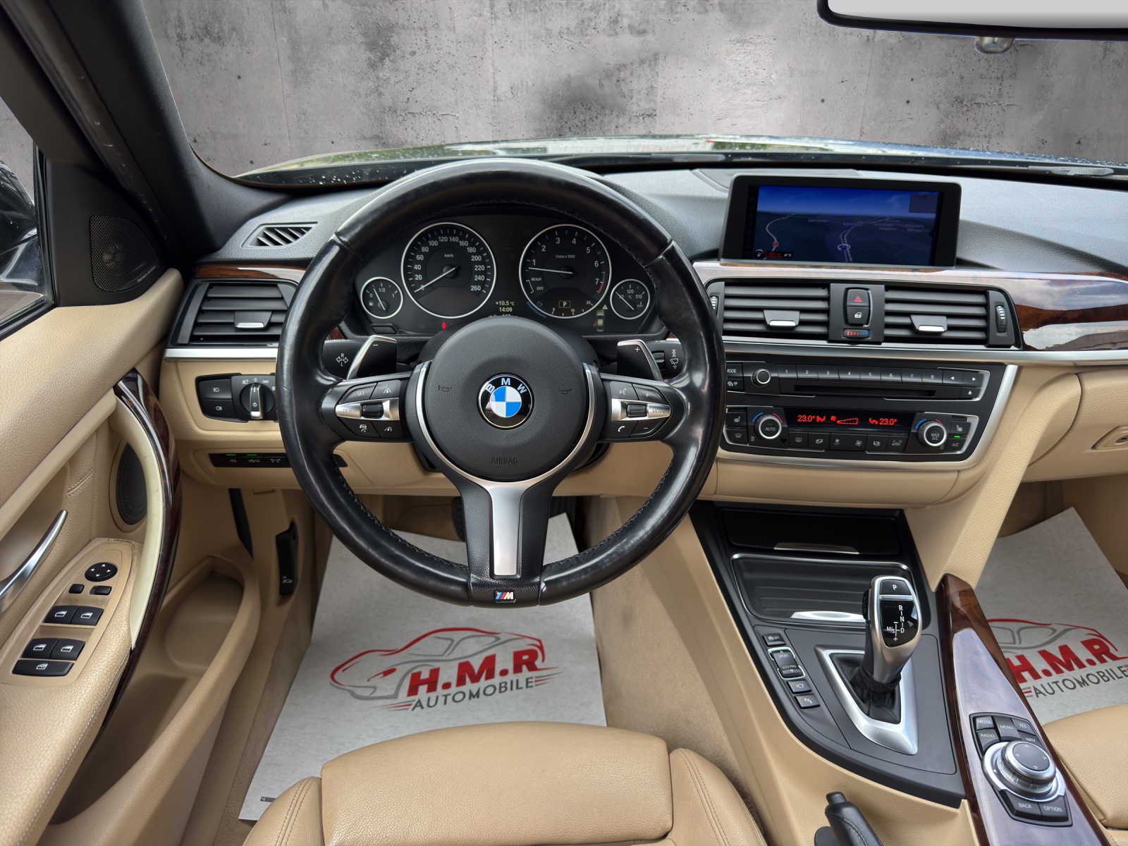 BMW 335i xDrive Luxury Line Steptronic-image-11