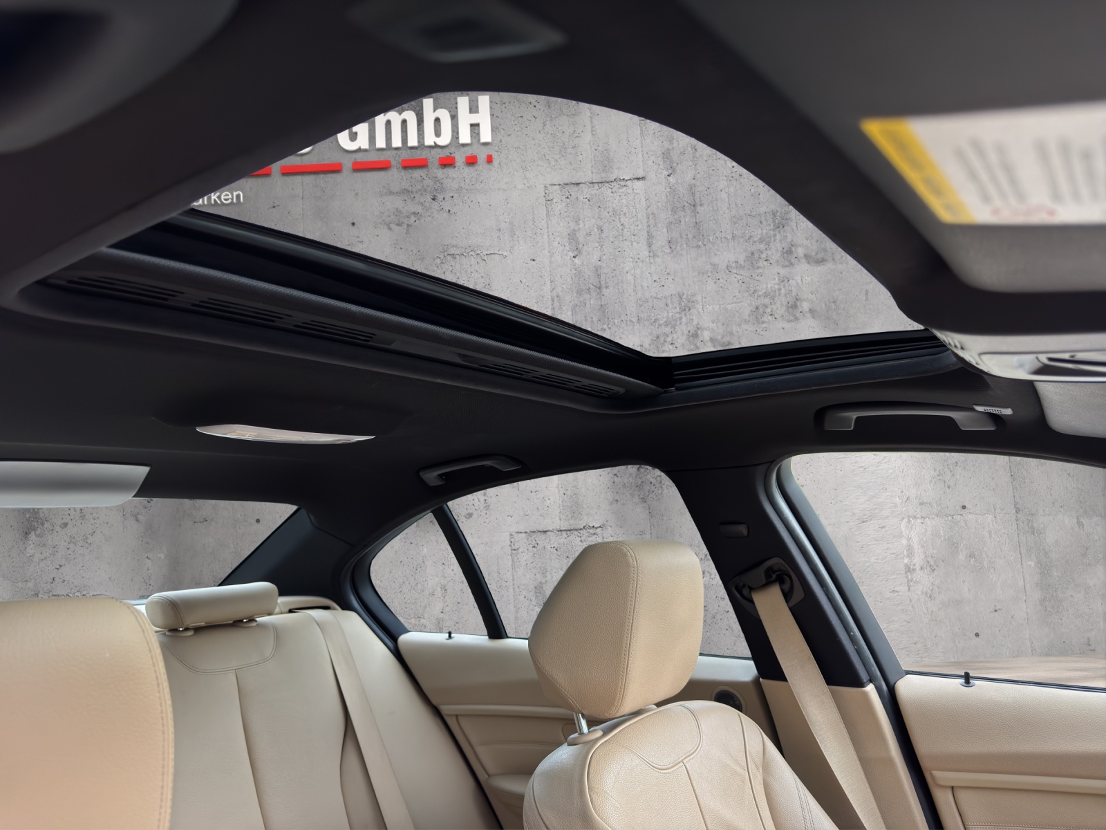 BMW 335i xDrive Luxury Line Steptronic-image-15