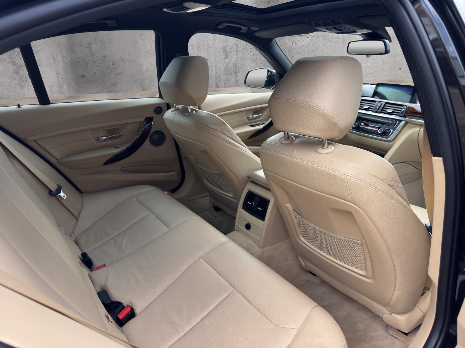 BMW 335i xDrive Luxury Line Steptronic-image-14