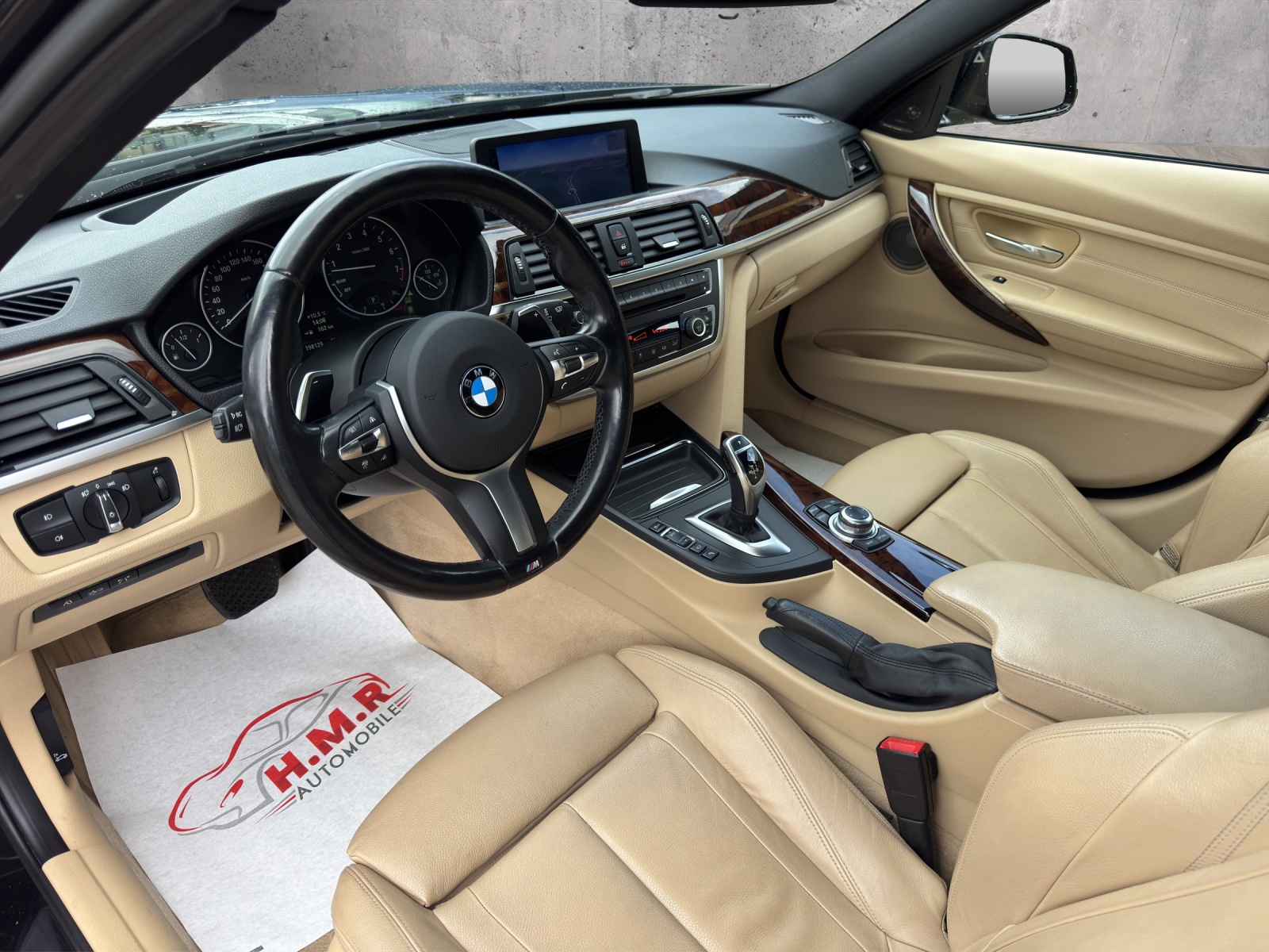BMW 335i xDrive Luxury Line Steptronic-image-8