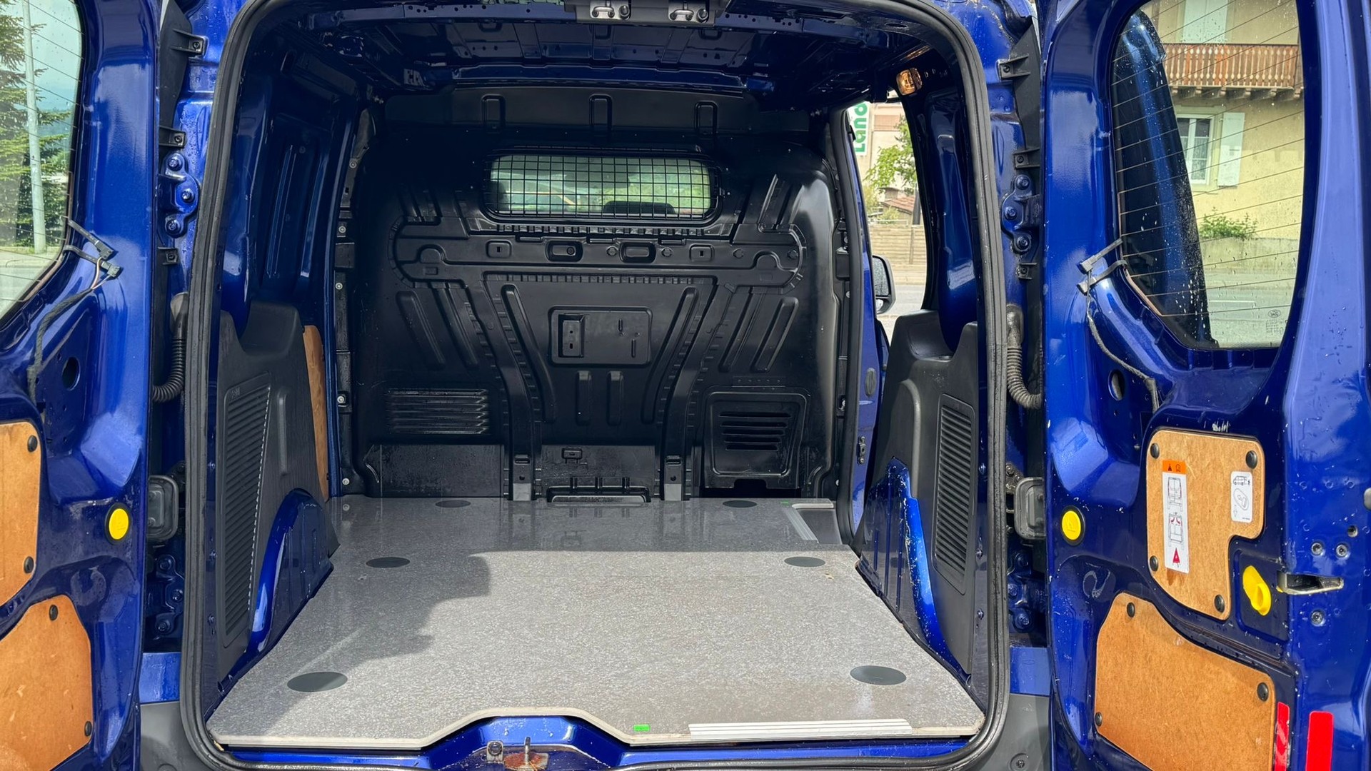 FORD Transit Connect Van T200 1.0 EcoBoost Ambiente-image-9