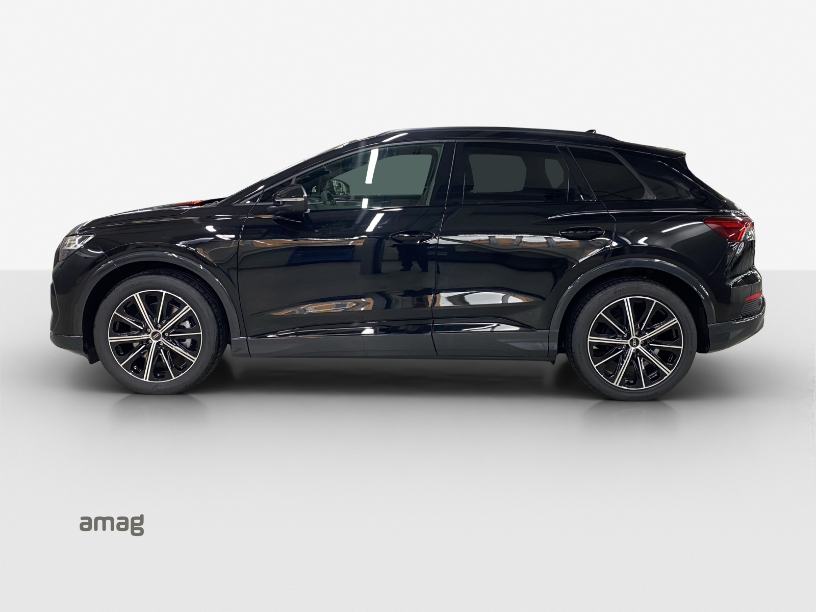 AUDI Q4 e-tron 45 Edition Swiss Ski quattro-showroom-element-1