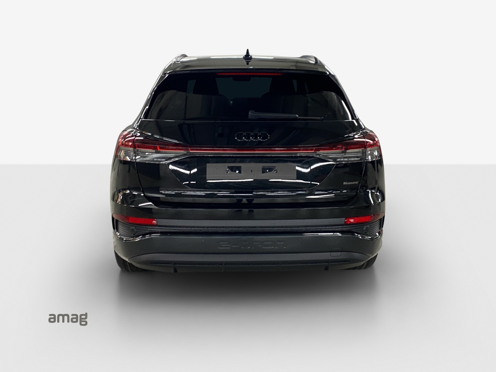 AUDI Q4 e-tron 45 Edition Swiss Ski quattro-showroom-element-3
