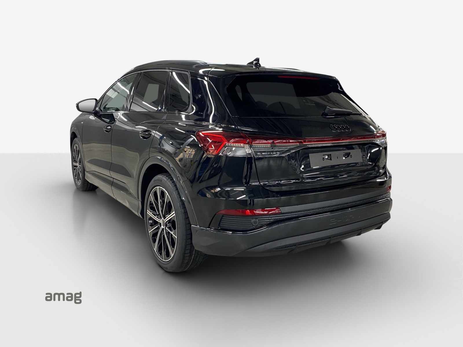 AUDI Q4 e-tron 45 Edition Swiss Ski quattro-showroom-element-2