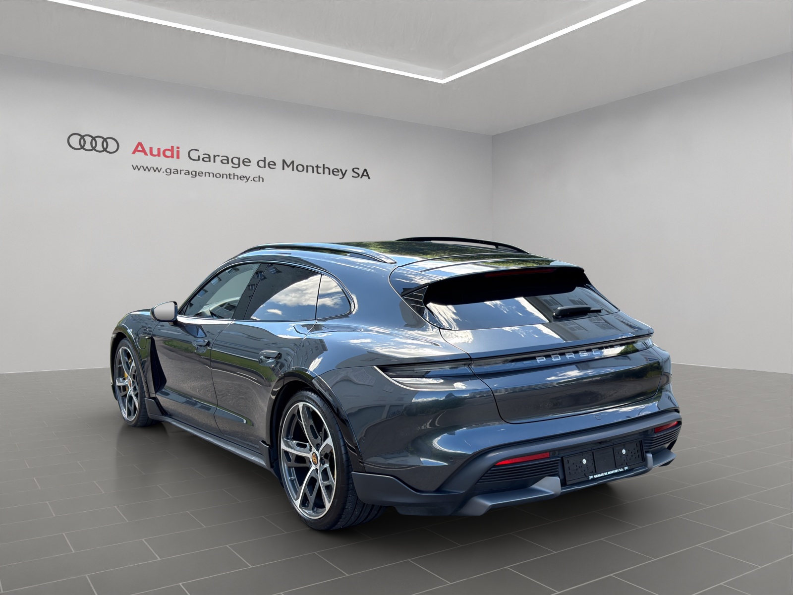 PORSCHE Taycan Turbo S Cross Turismo-image-2