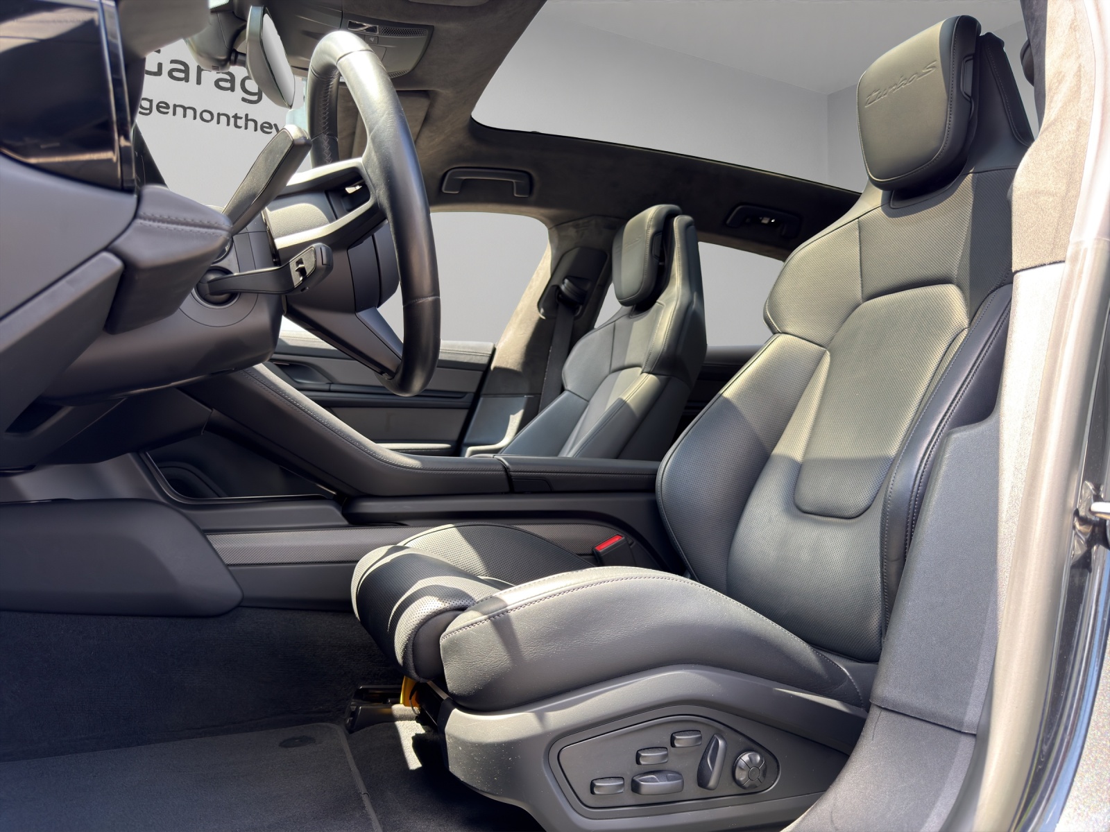 PORSCHE Taycan Turbo S Cross Turismo-image-4