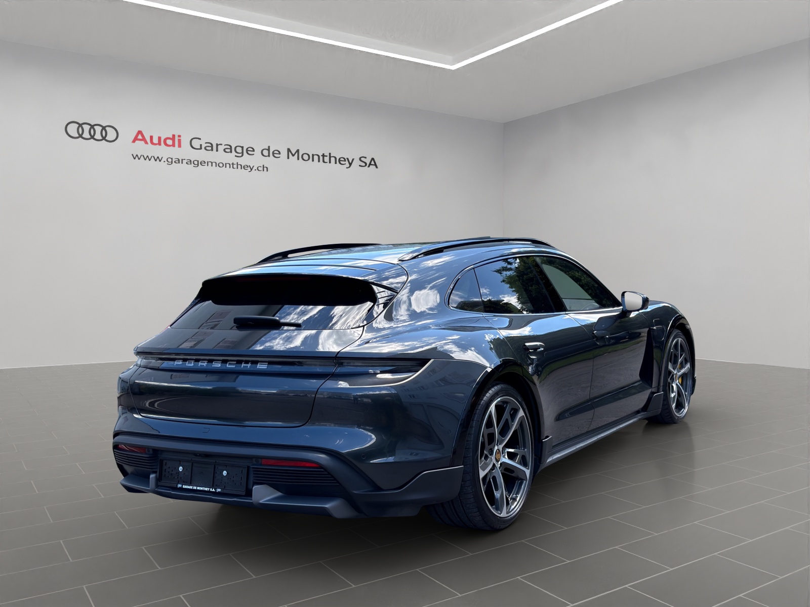 PORSCHE Taycan Turbo S Cross Turismo-image-3