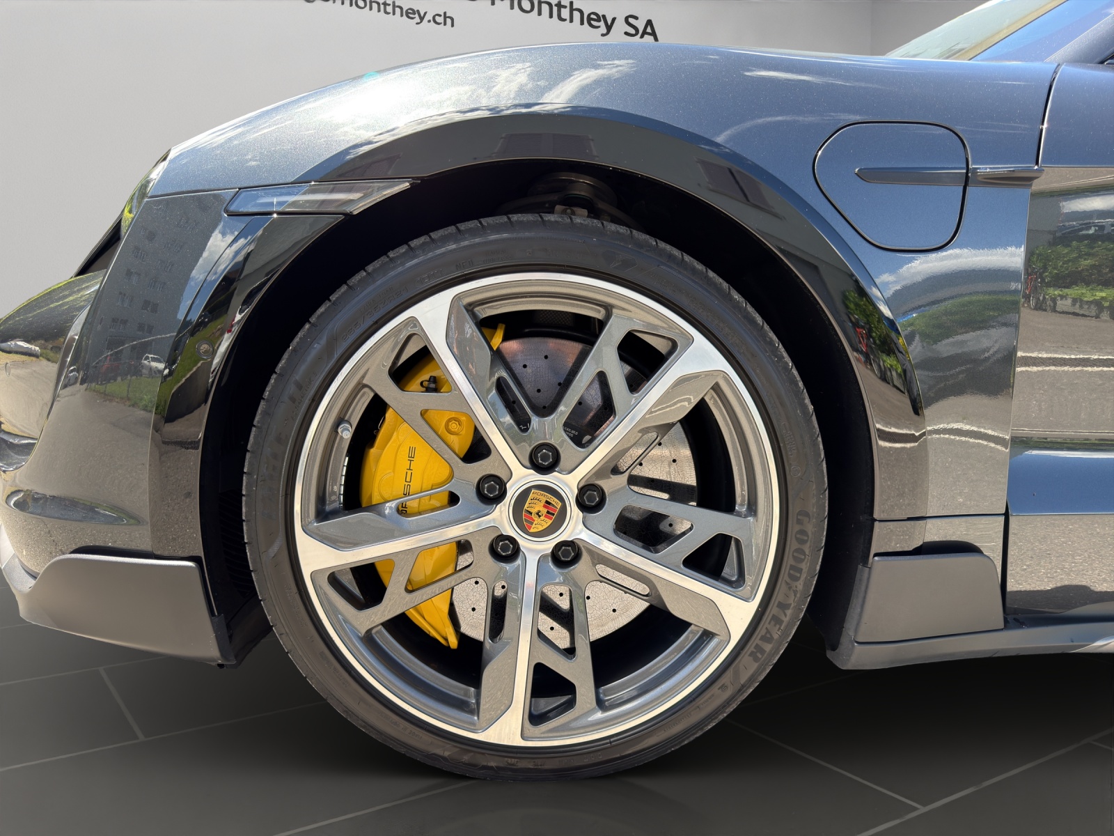 PORSCHE Taycan Turbo S Cross Turismo-image-11