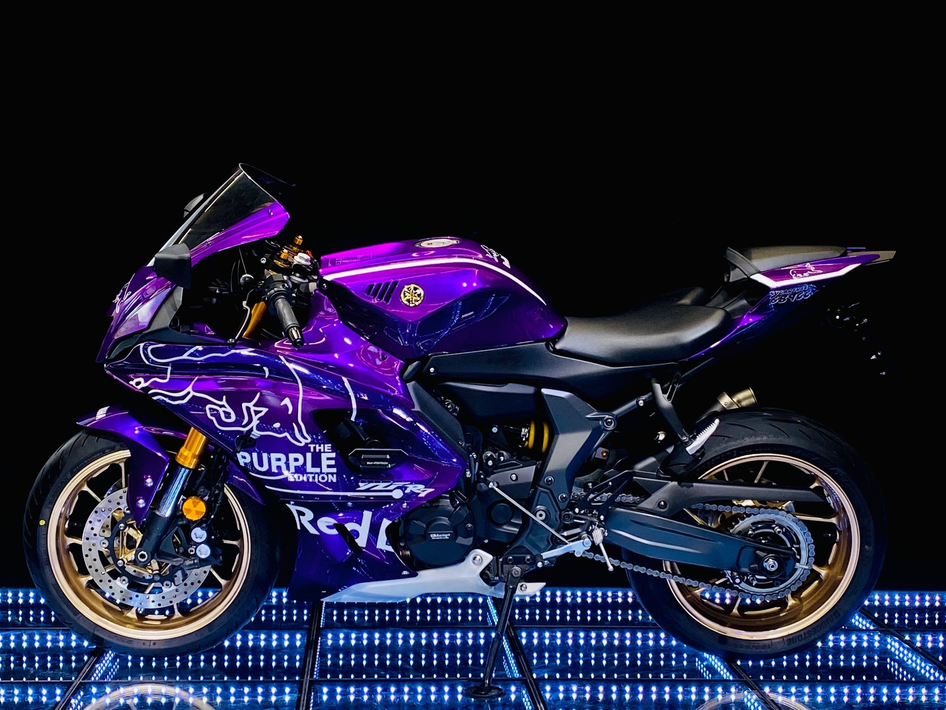 YAMAHA YZF-R7 Red Bull Purple Edt. (35kW)-image-3