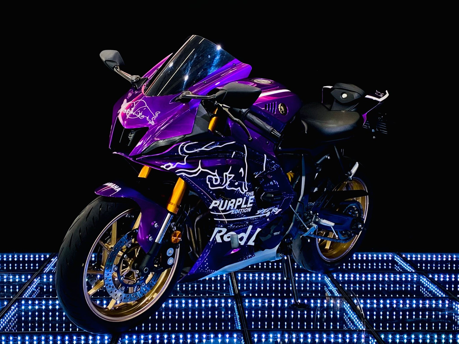 YAMAHA YZF-R7 Red Bull Purple Edt. (35kW)-image-1
