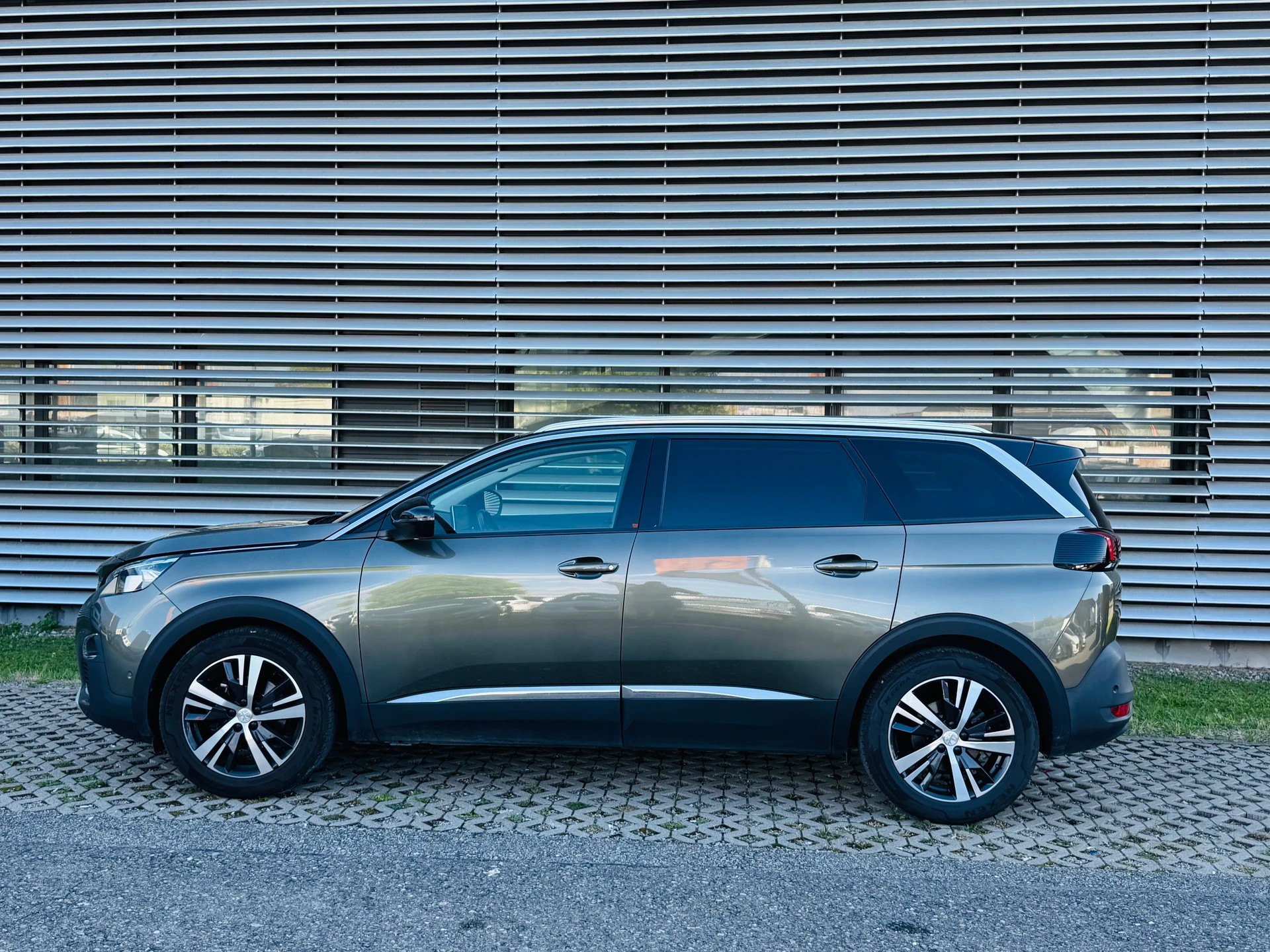 PEUGEOT 5008 1.6 BlueHDi GT Line ETA-image-2