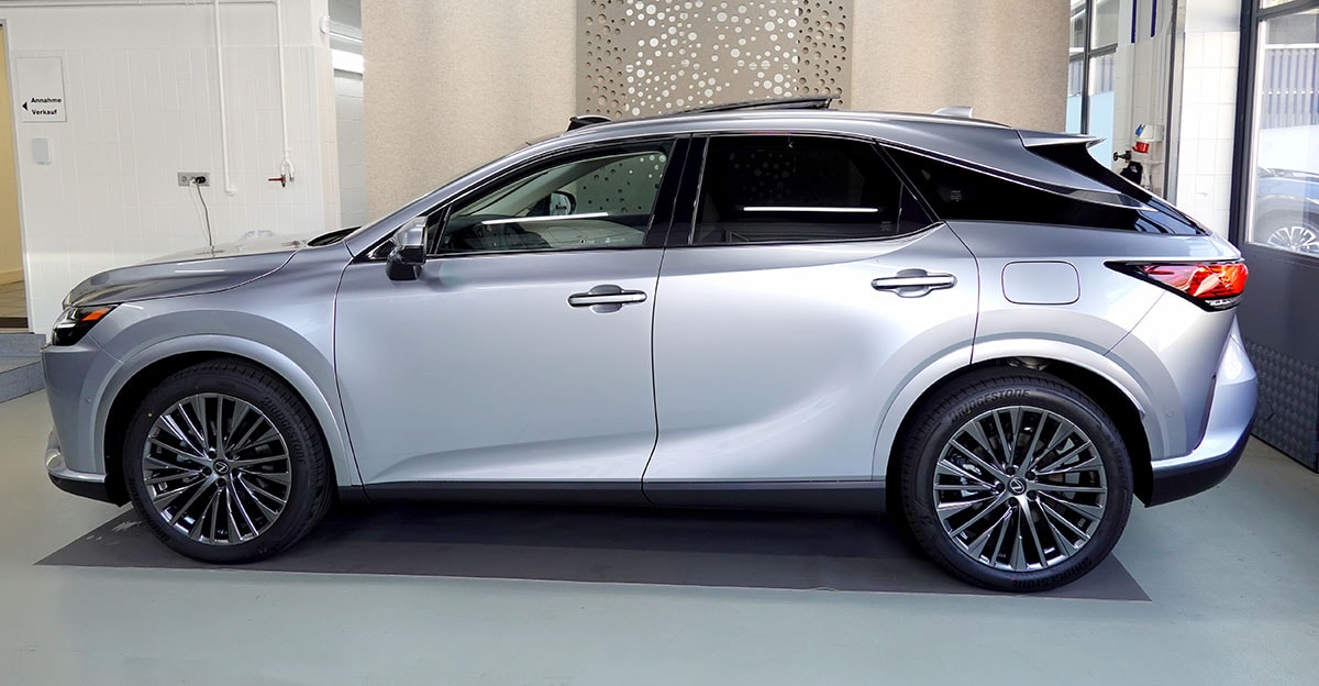 LEXUS RX 450h+ Ecxellence AWD CVT-showroom-element-1