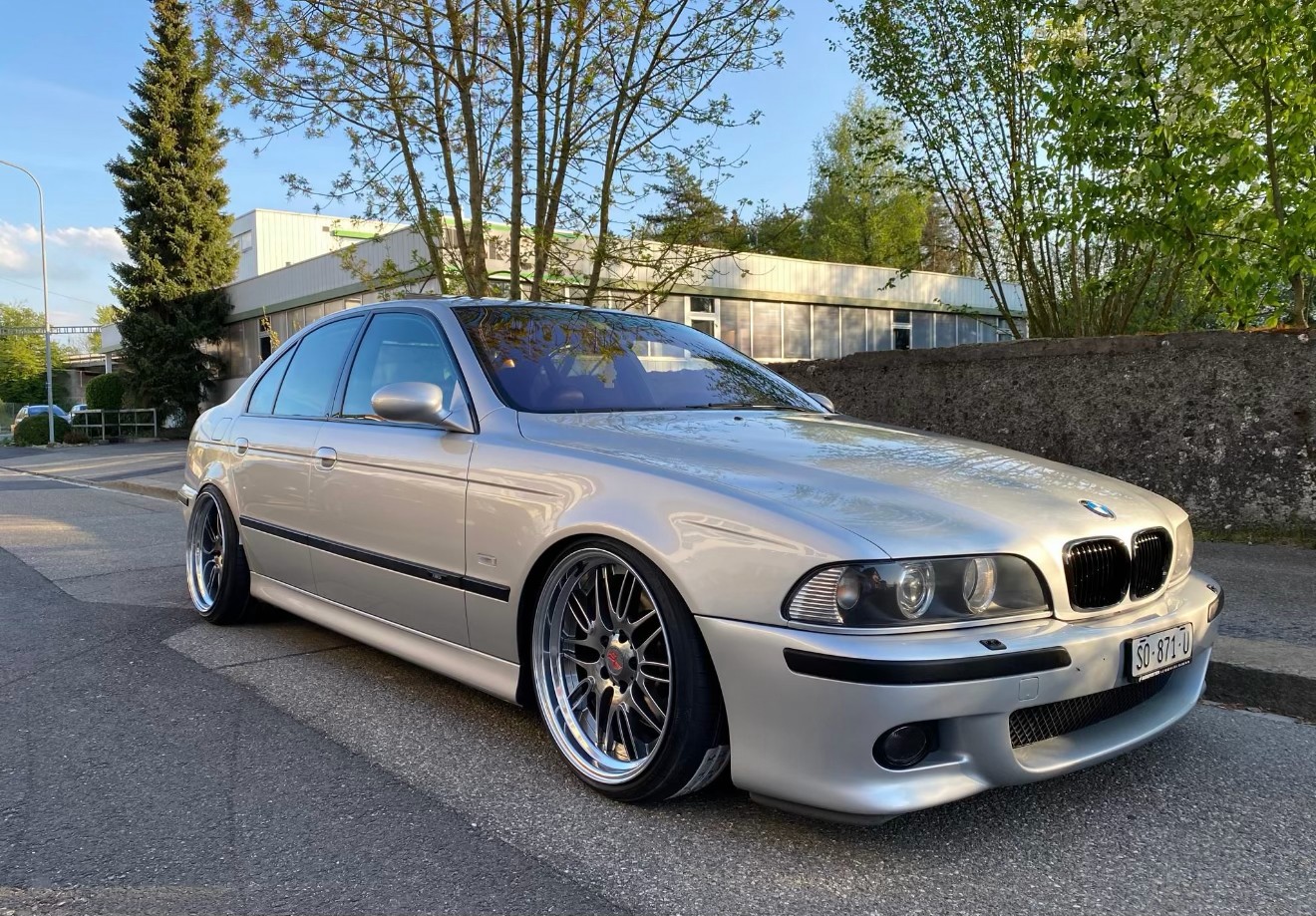BMW M5 E39 5.0 V8