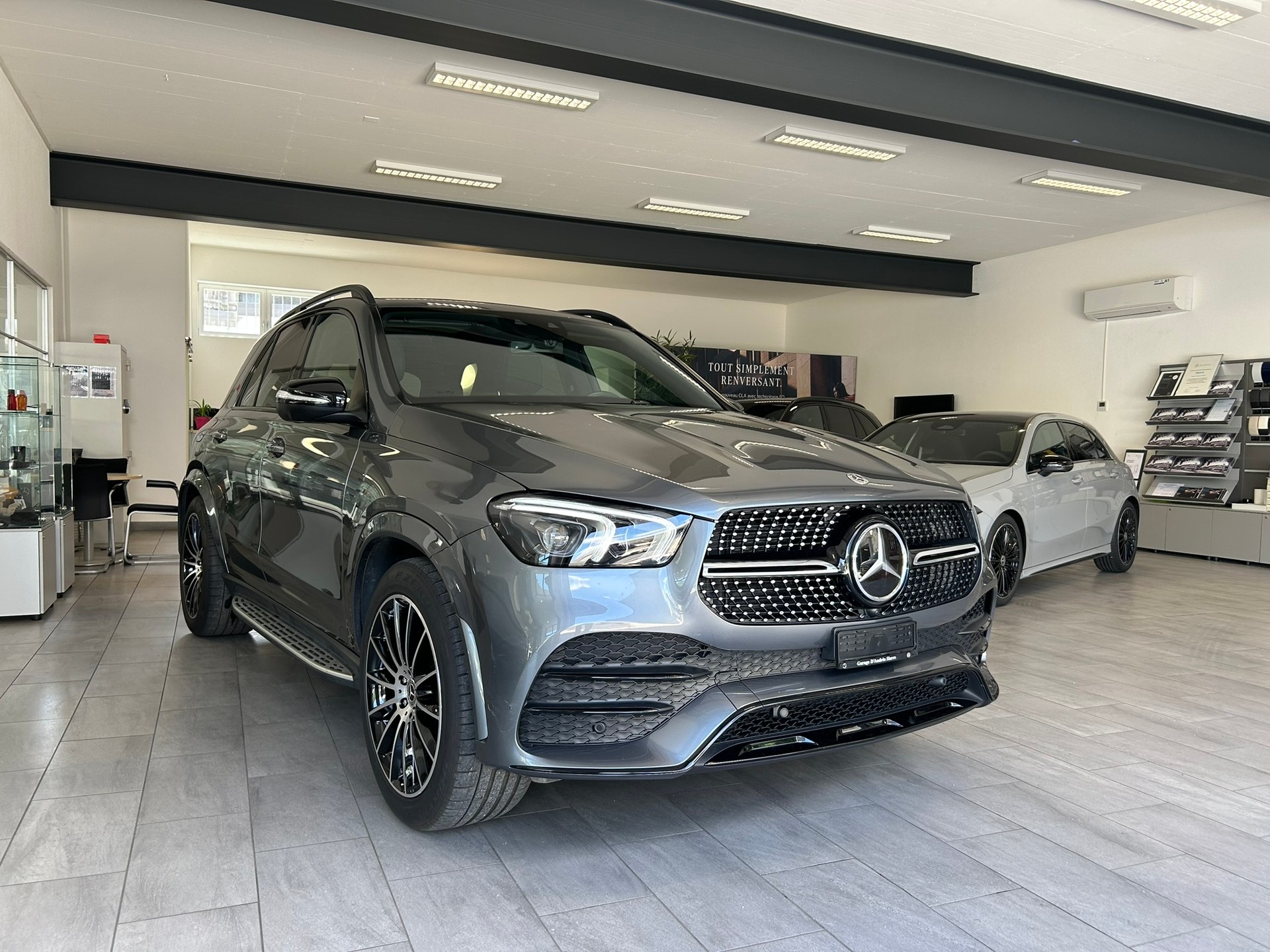 MERCEDES-BENZ GLE 450 4Matic AMG Line 9G-Tronic-showroom-element-2