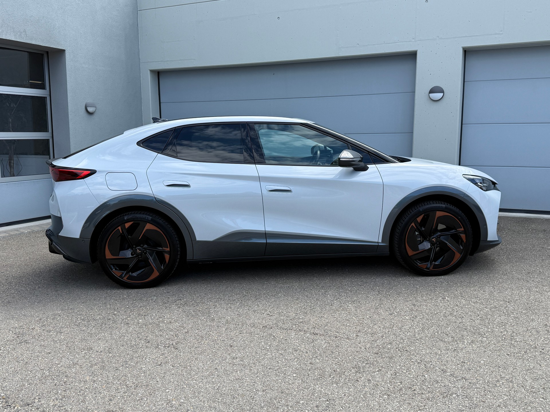 CUPRA Tavascan Type 9 77 kWh Adrenaline mit Wärmepumpe & Anhängerkupplung-image-7